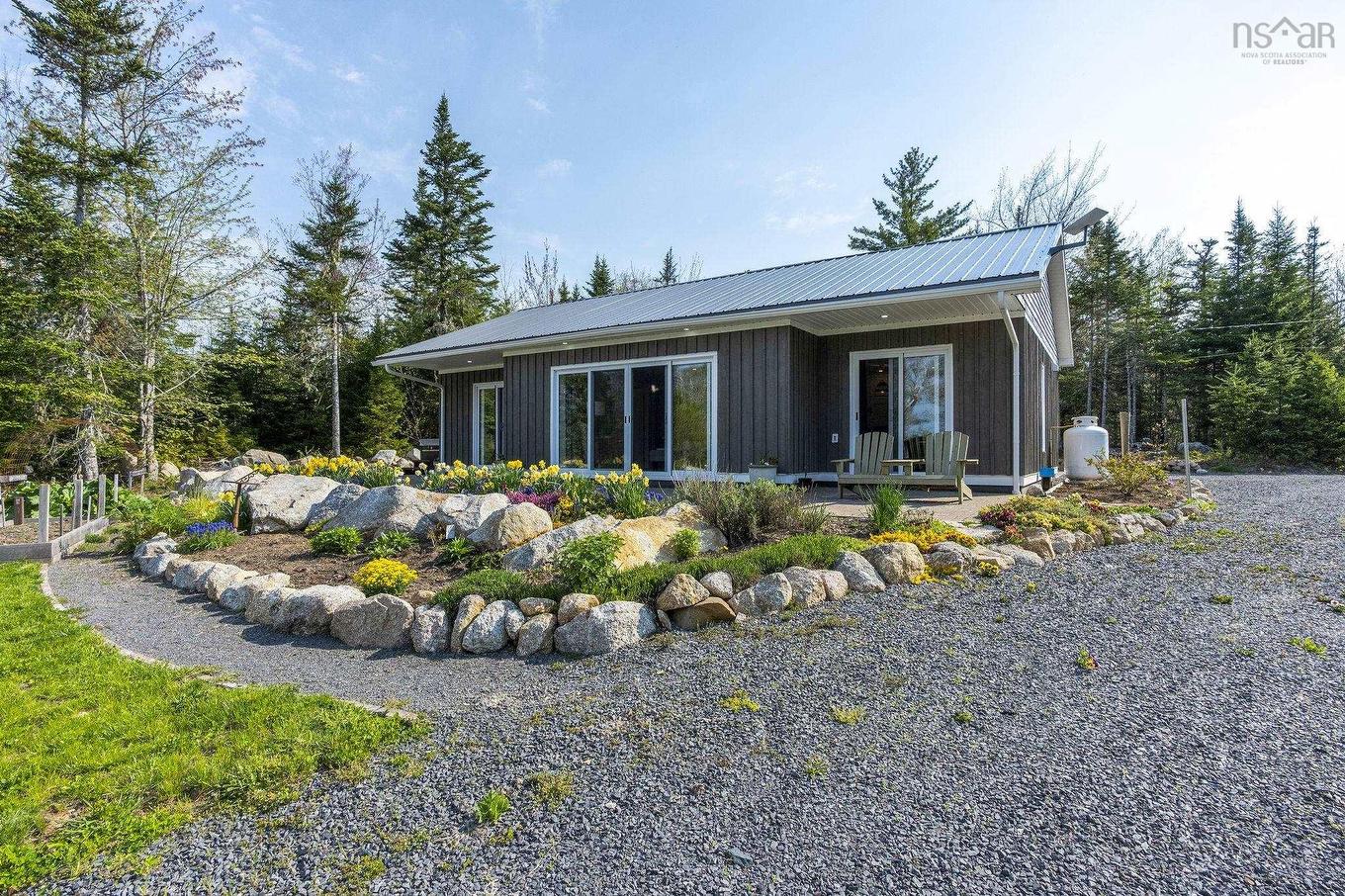 8 Alexander Avenue, Waterloo Lake, NS