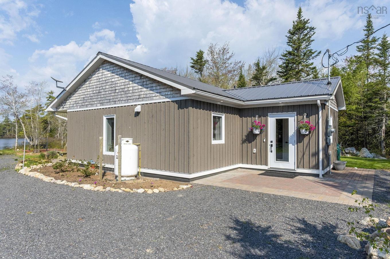 8 Alexander Avenue, Waterloo Lake, NS