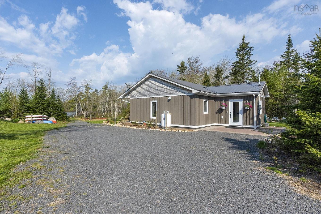 8 Alexander Avenue, Waterloo Lake, NS
