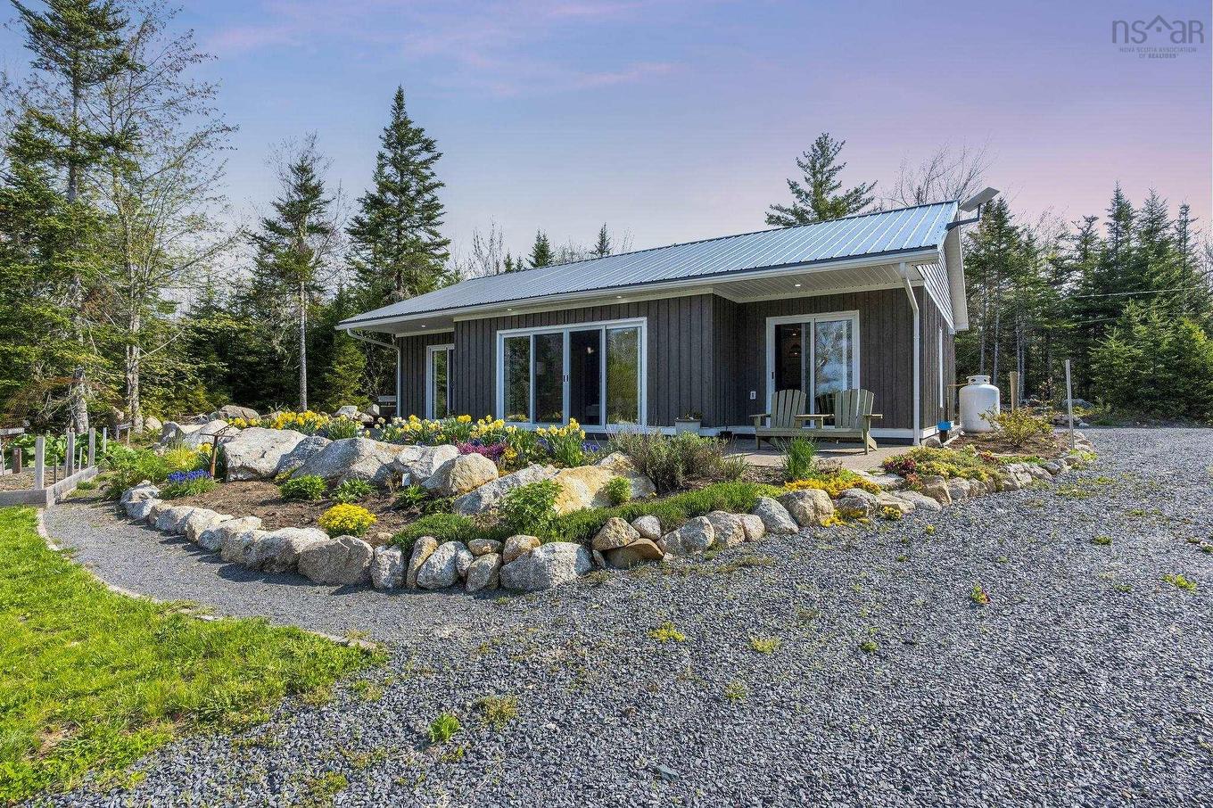 8 Alexander Avenue, Waterloo Lake, NS