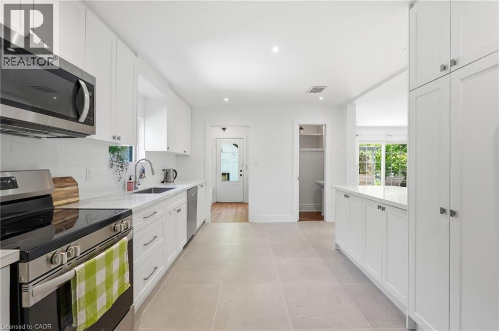 6123 Guelph Line, Burlington, ON - Indoor Photo Showing Kitchen