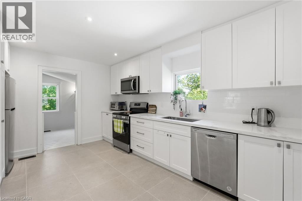 6123 Guelph Line, Burlington, ON - Indoor Photo Showing Kitchen