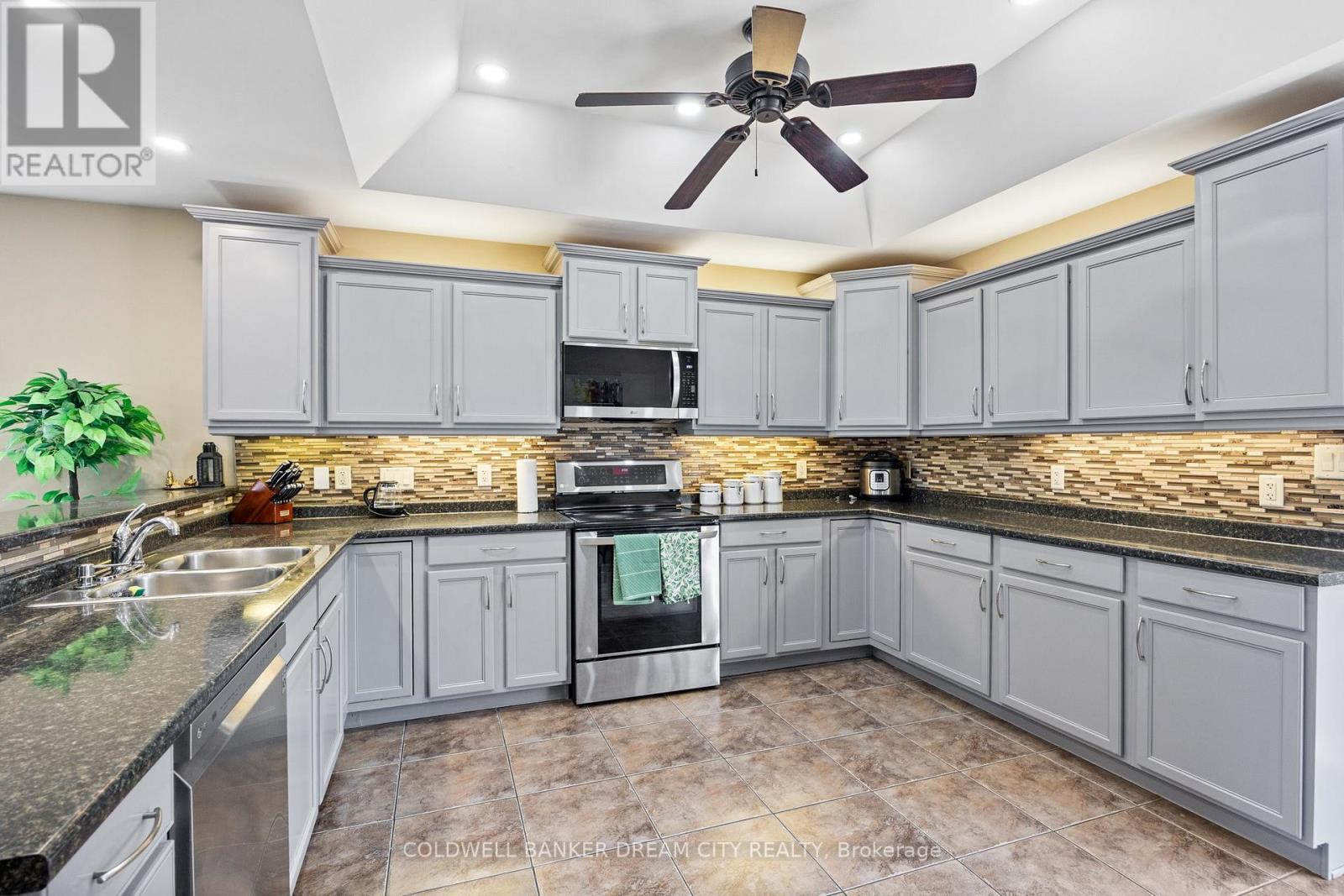 239 Branton Crescent, Lakeshore, ON