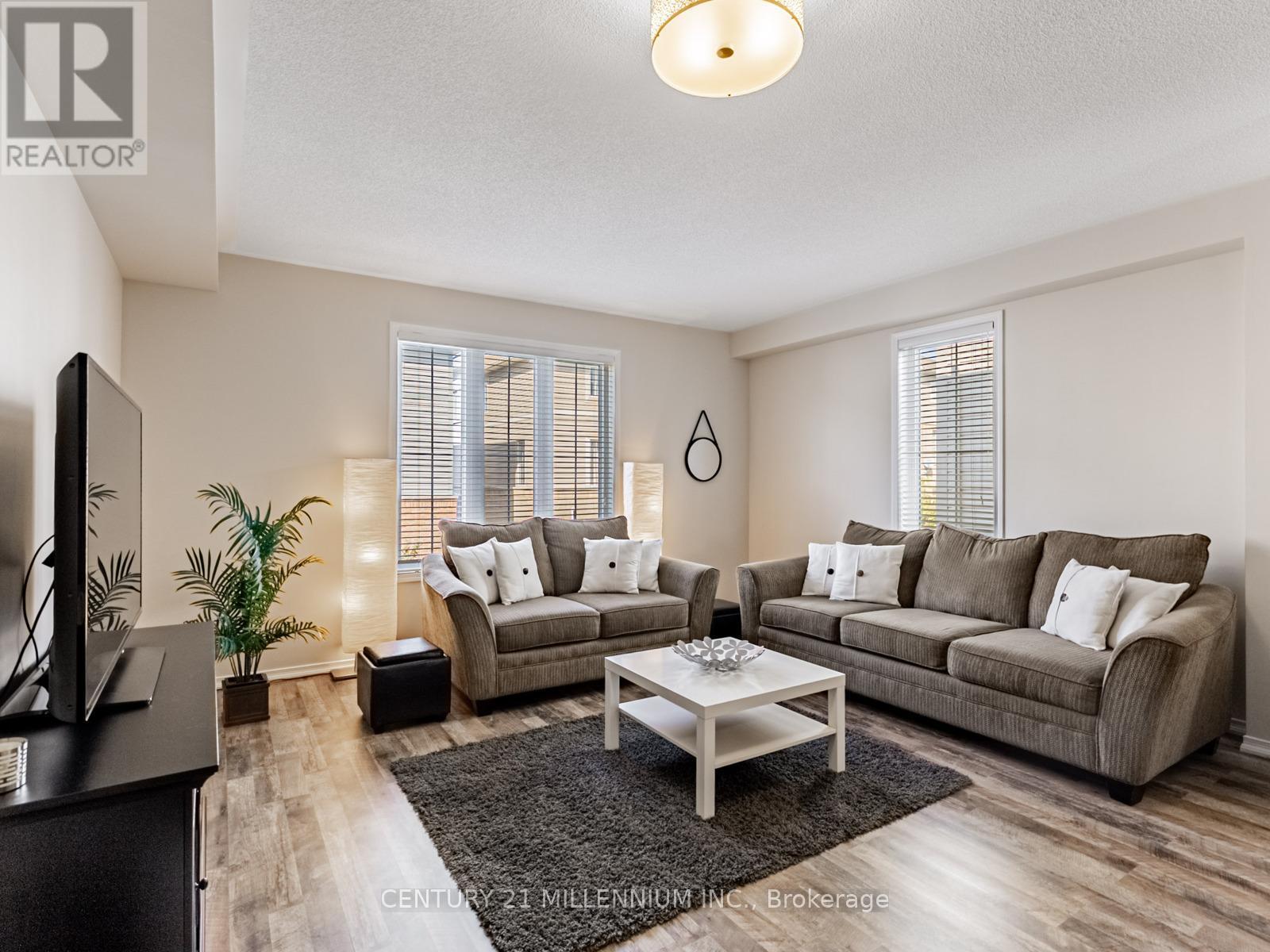 111 Cedar Lake Crescent, Brampton, ON - Indoor Photo Showing Living Room