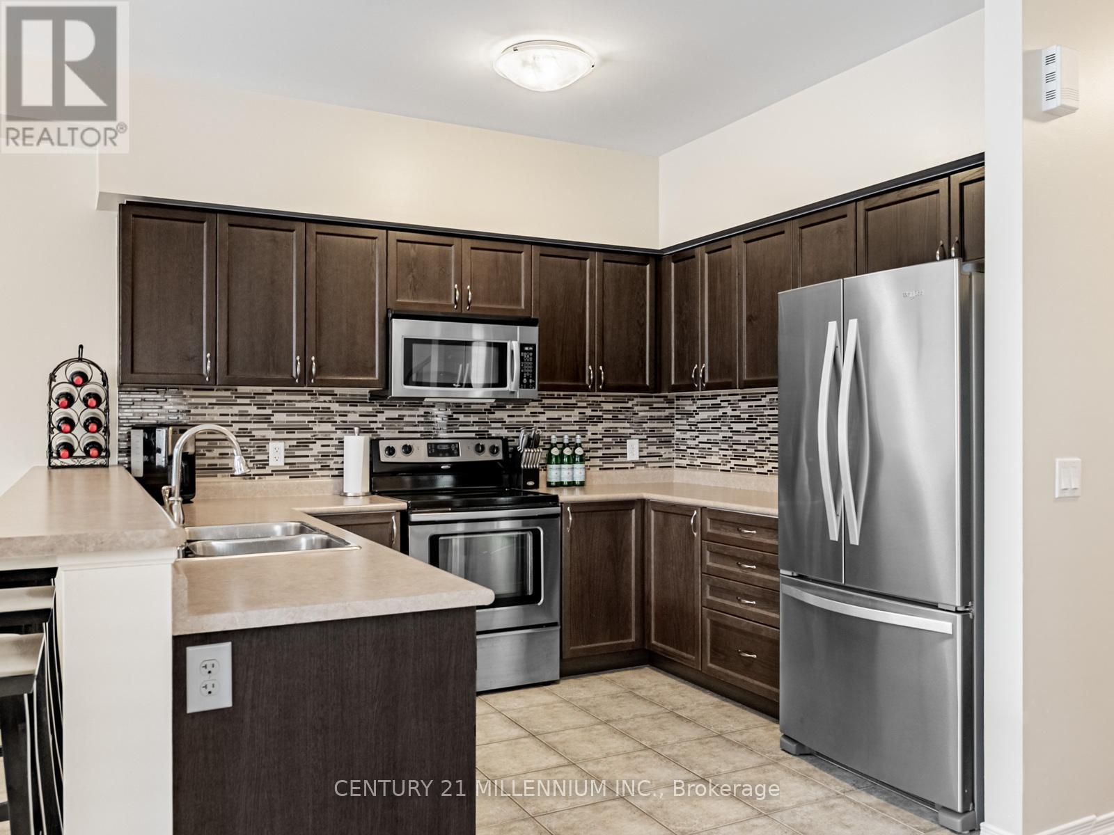 111 Cedar Lake Crescent, Brampton, ON - Indoor Photo Showing Kitchen With Double Sink With Upgraded Kitchen