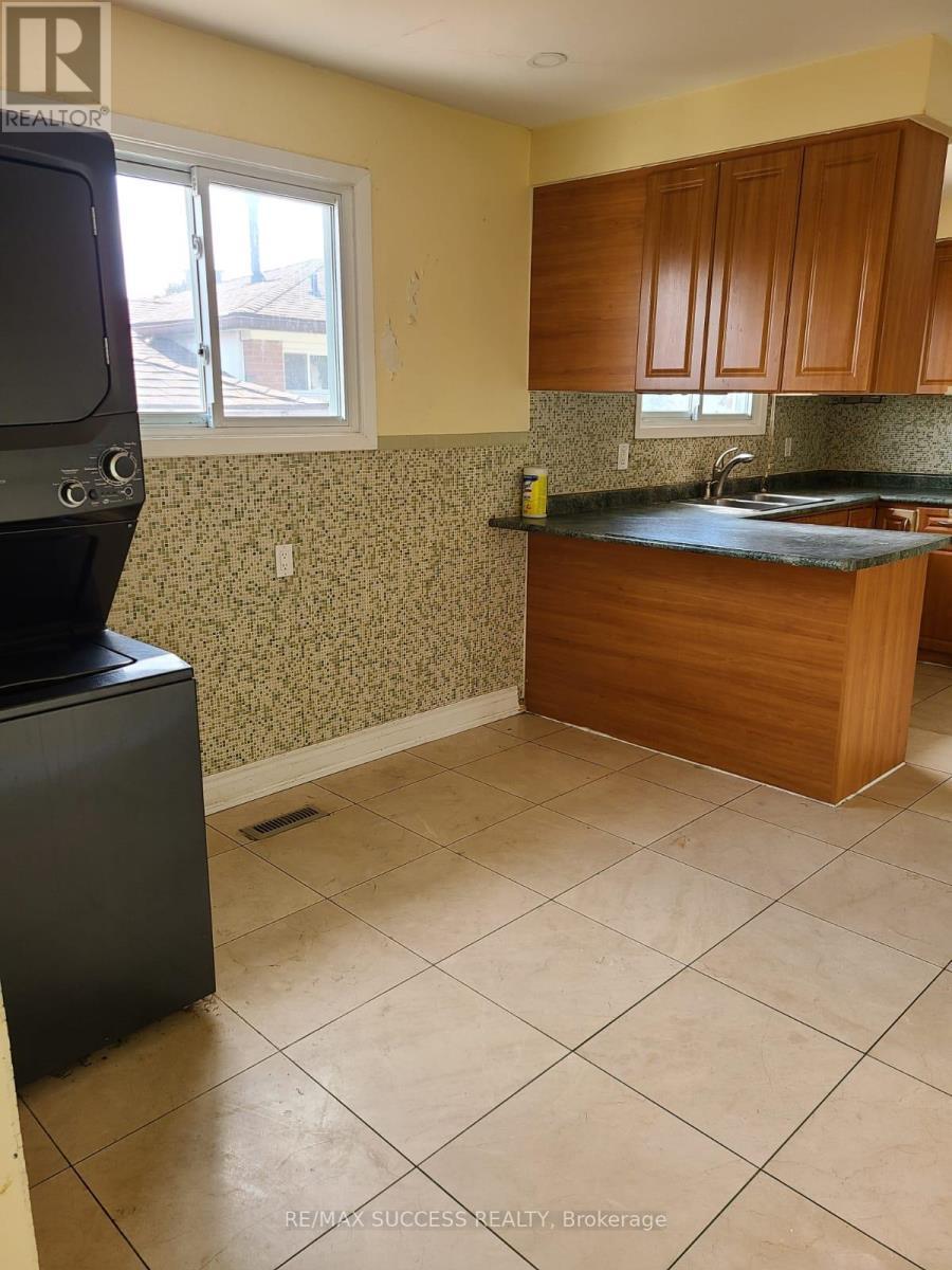 3291 Brandon Gate Drive, Mississauga, ON