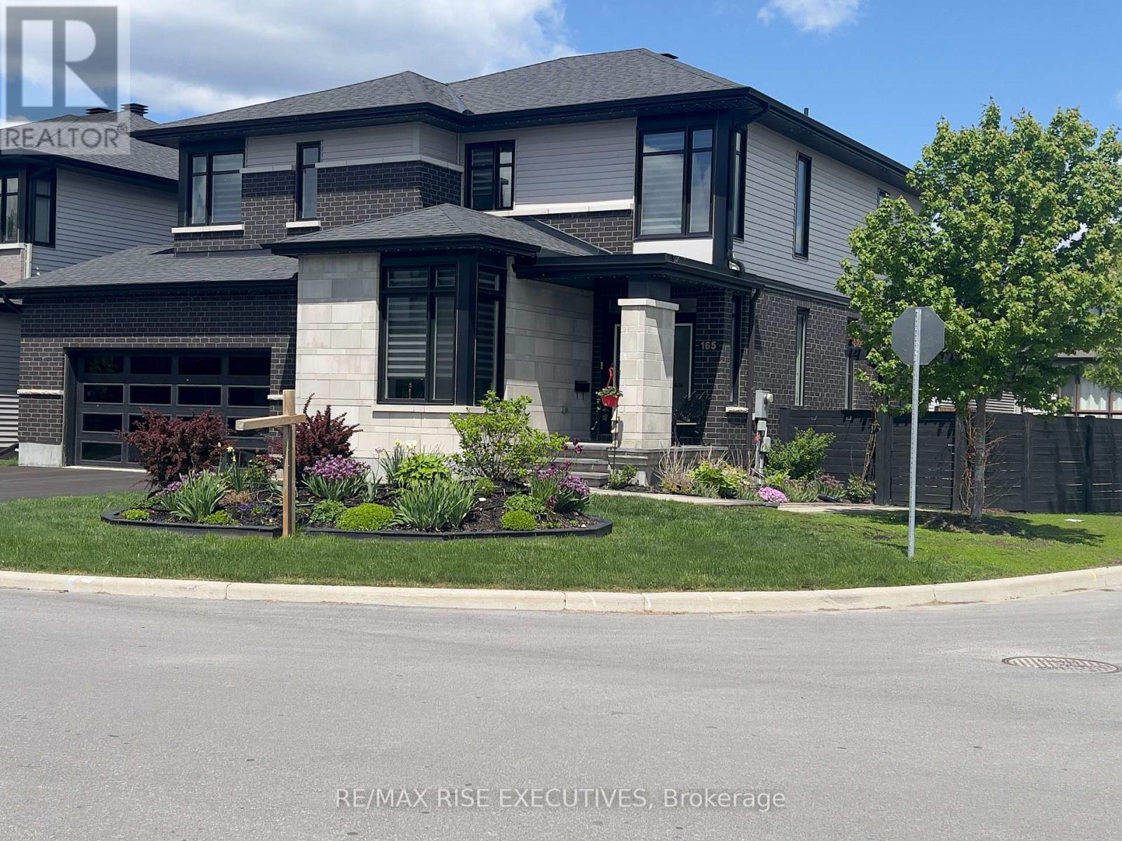 Fully landscaped/fenced large lot - 165 Finsbury Avenue, Ottawa, ON