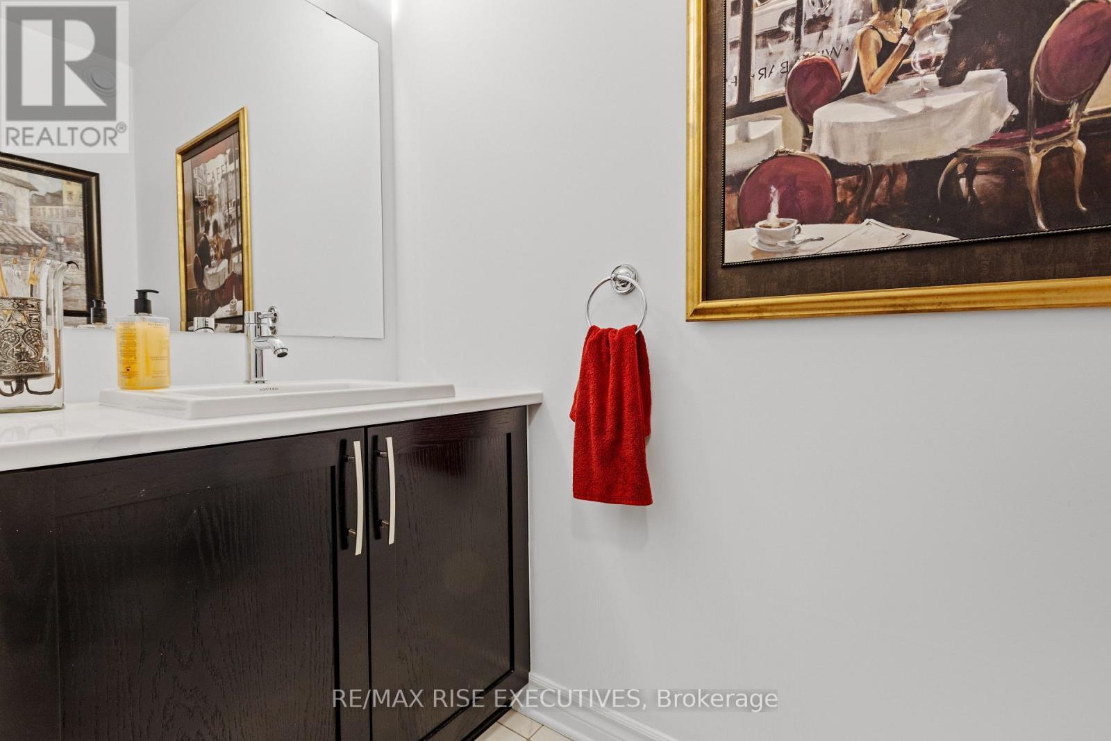 Main floor 2pc bath - 165 Finsbury Avenue, Ottawa, ON