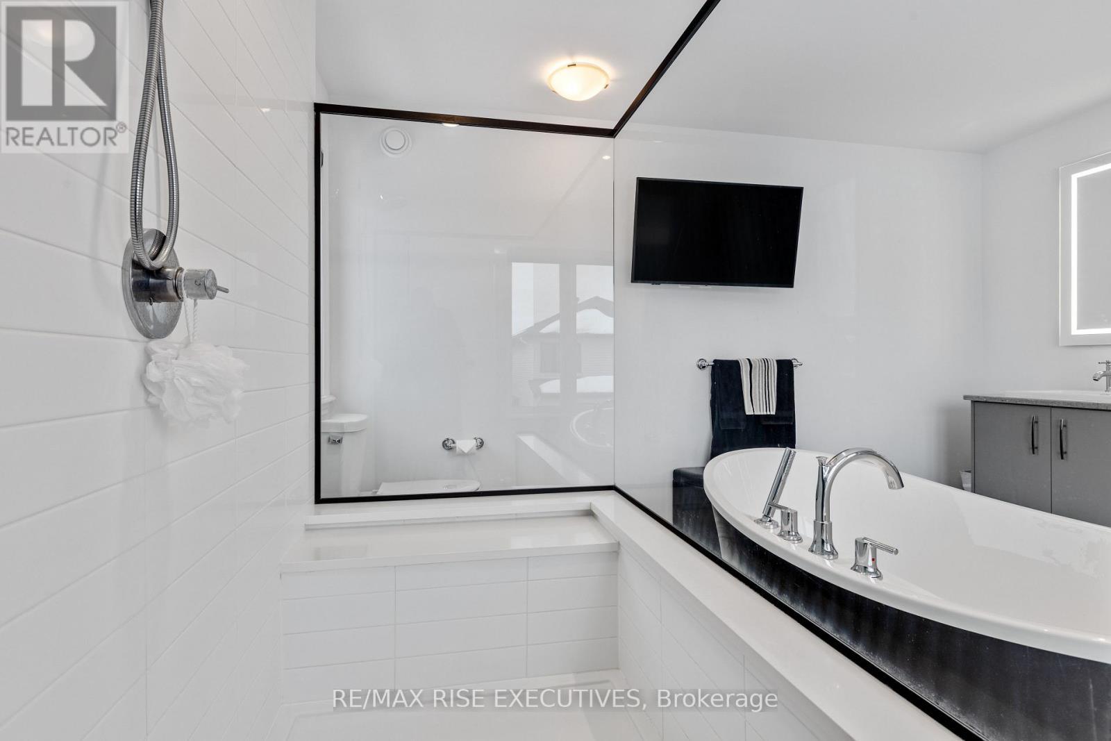 Primary ensuite - 165 Finsbury Avenue, Ottawa, ON