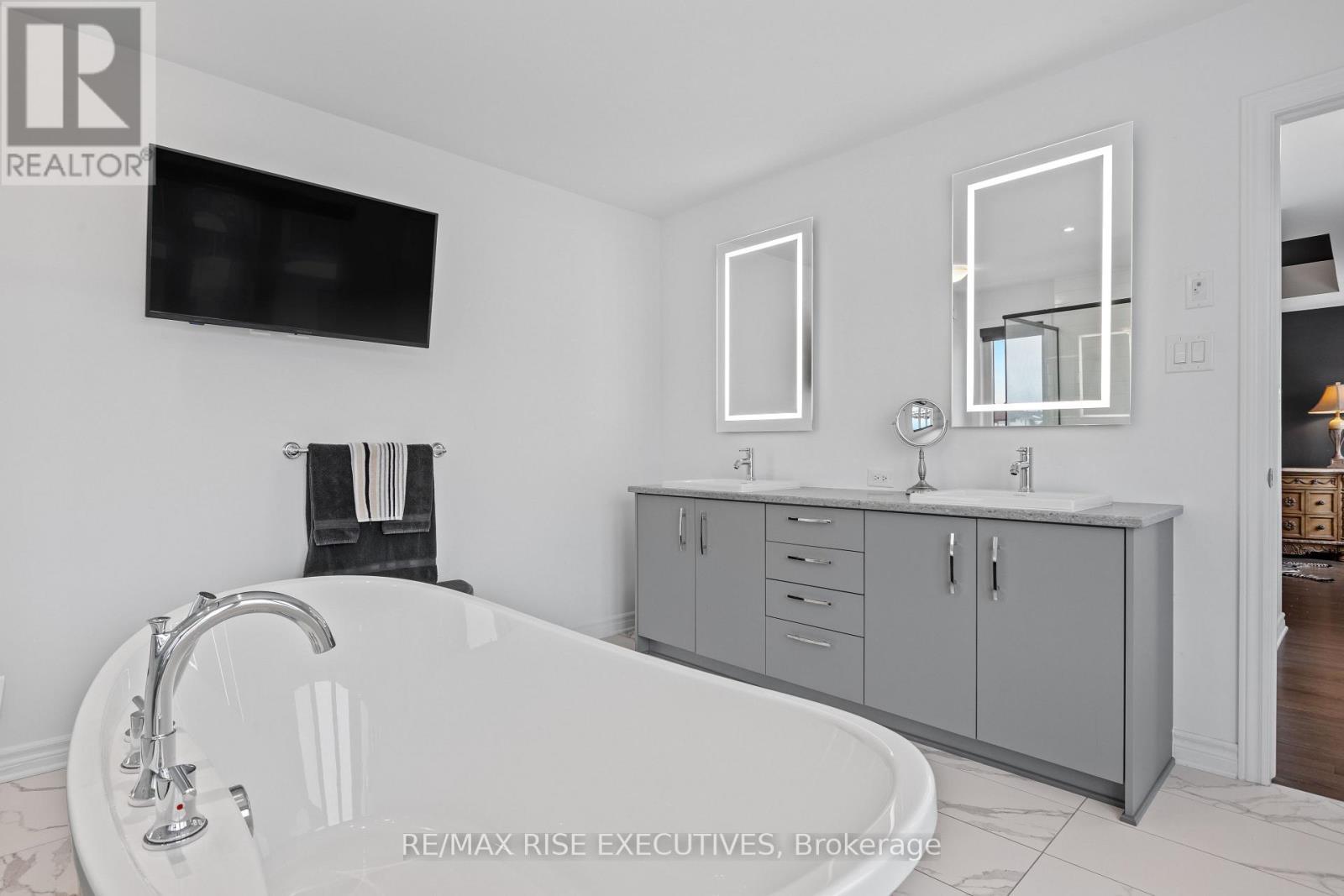 Primary ensuite - 165 Finsbury Avenue, Ottawa, ON
