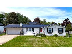 122 Ernest ST Saint Andrews, NB E5B 2E3
