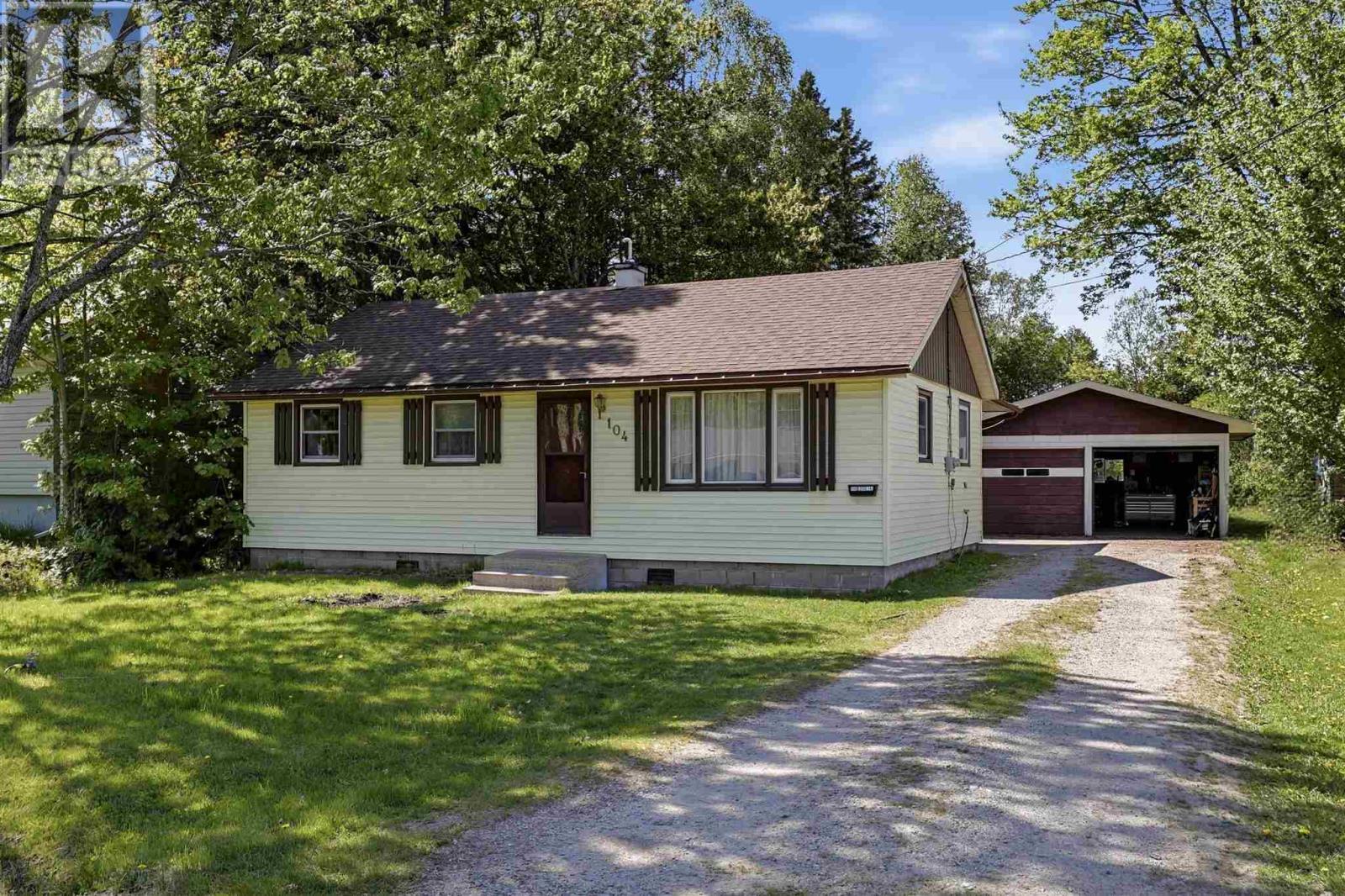 104 Eastern Ave, Sault Ste. Marie, ON