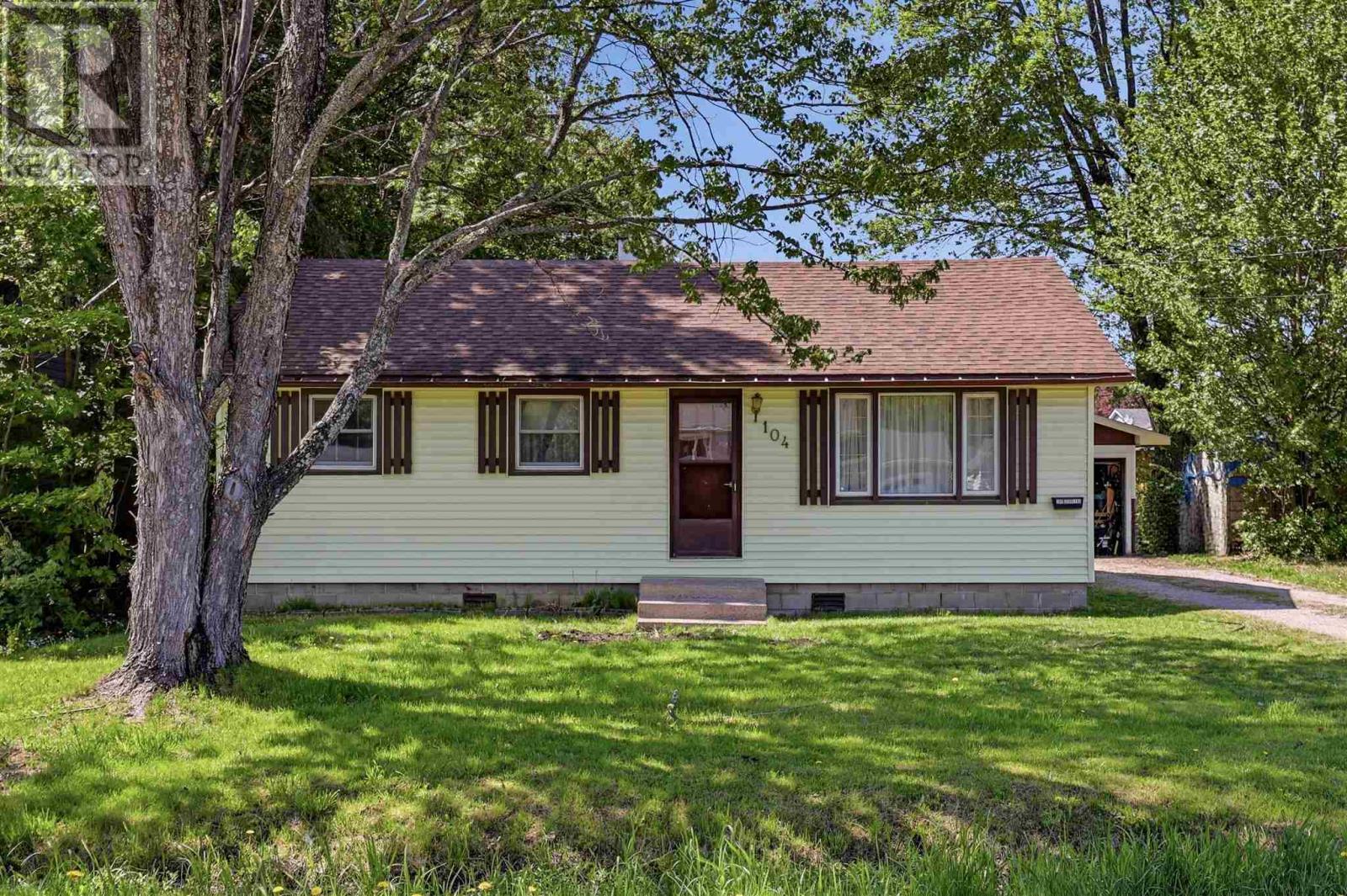 104 Eastern Ave, Sault Ste. Marie, ON