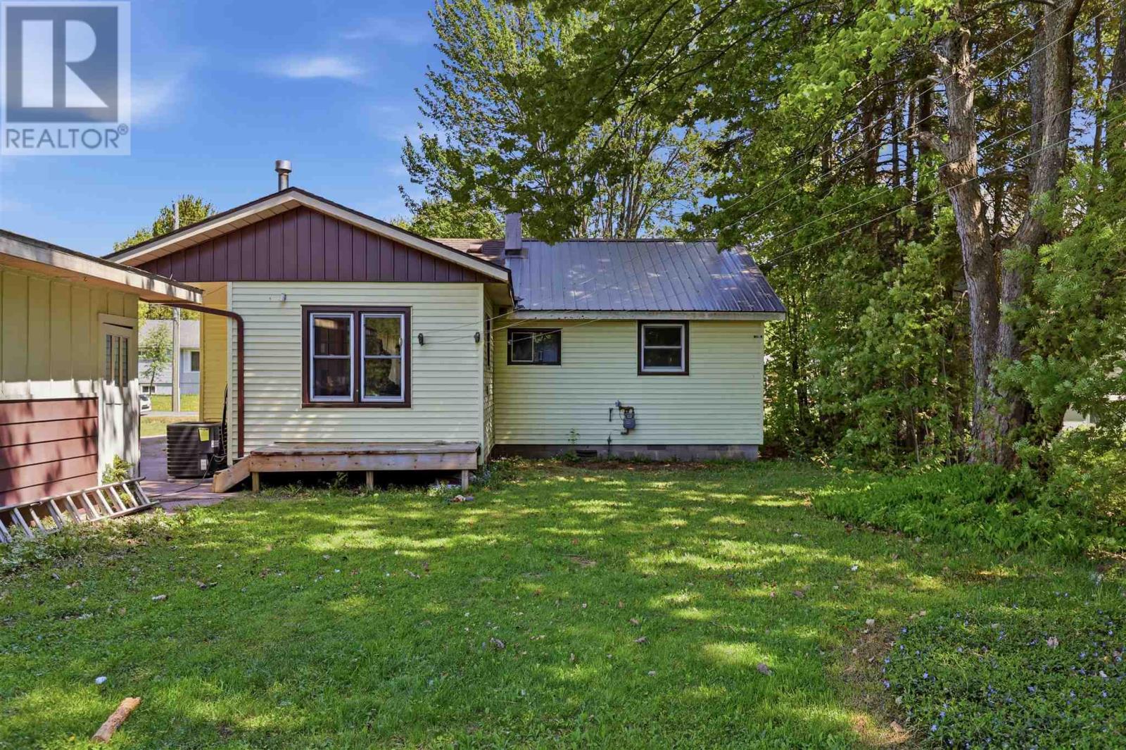 104 Eastern Ave, Sault Ste. Marie, ON