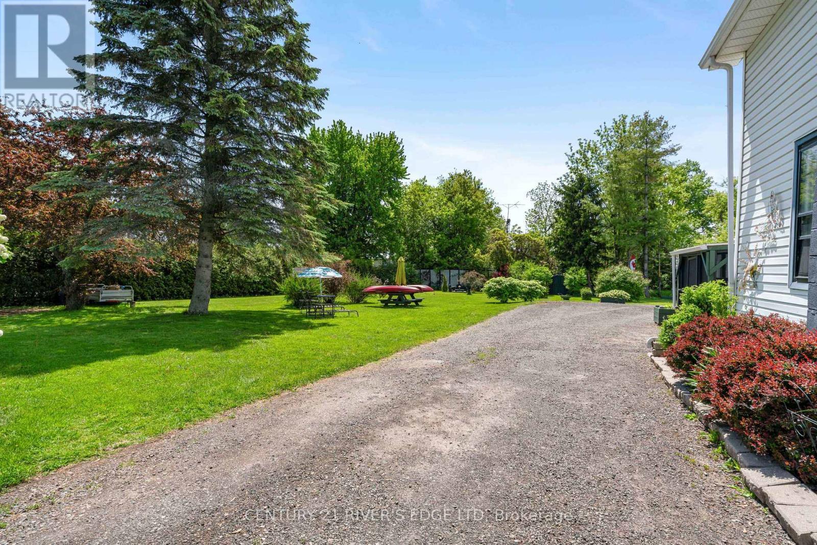 5694 Duncan Street, South Dundas, ON
