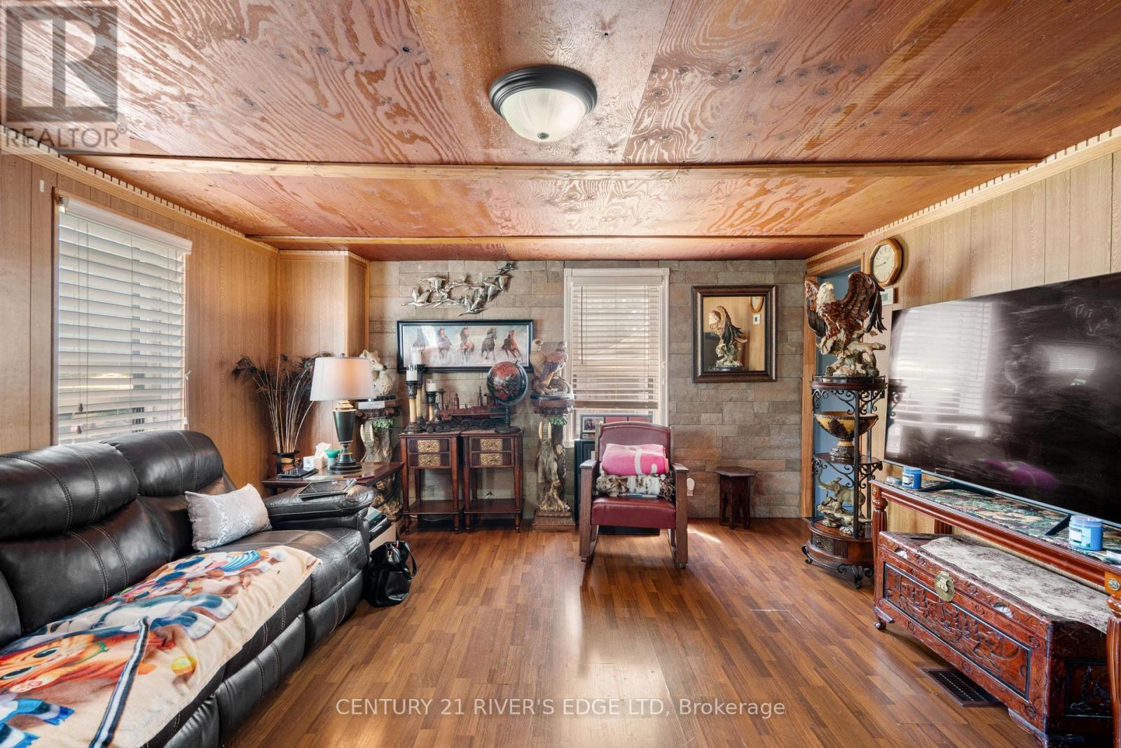 5694 Duncan Street, South Dundas, ON
