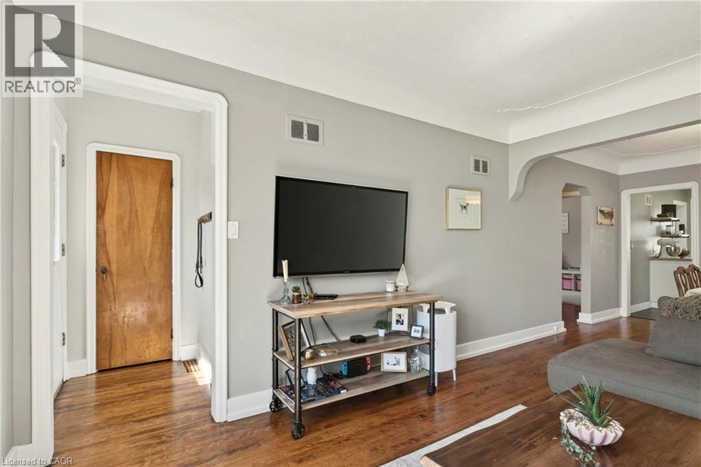 50 East 36Th Street, Hamilton, ON