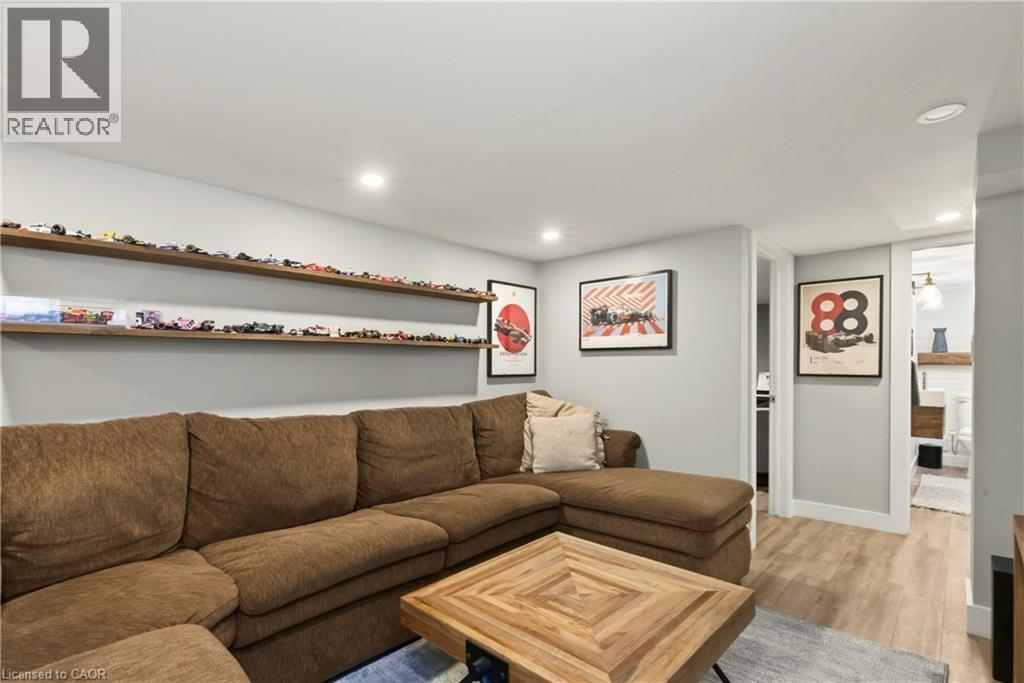 50 East 36Th Street, Hamilton, ON