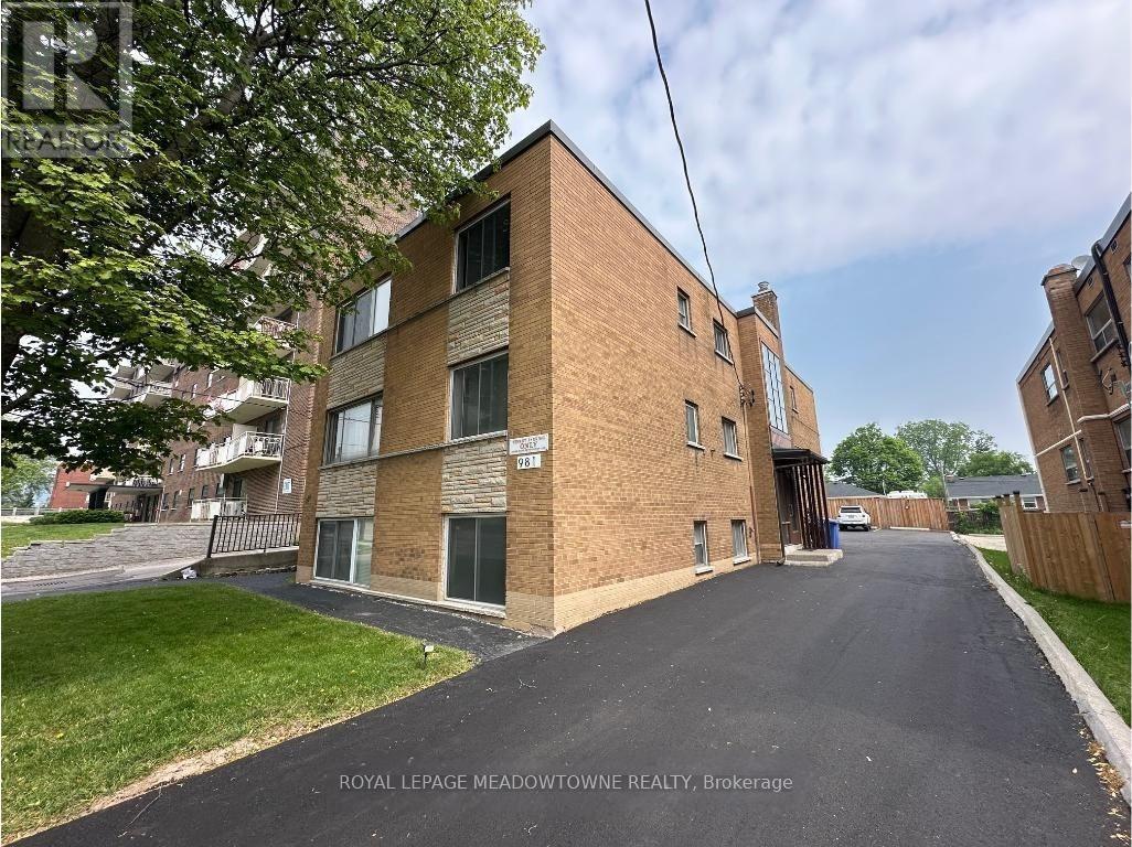 2 - 981 Mohawk Road E, Hamilton, ON