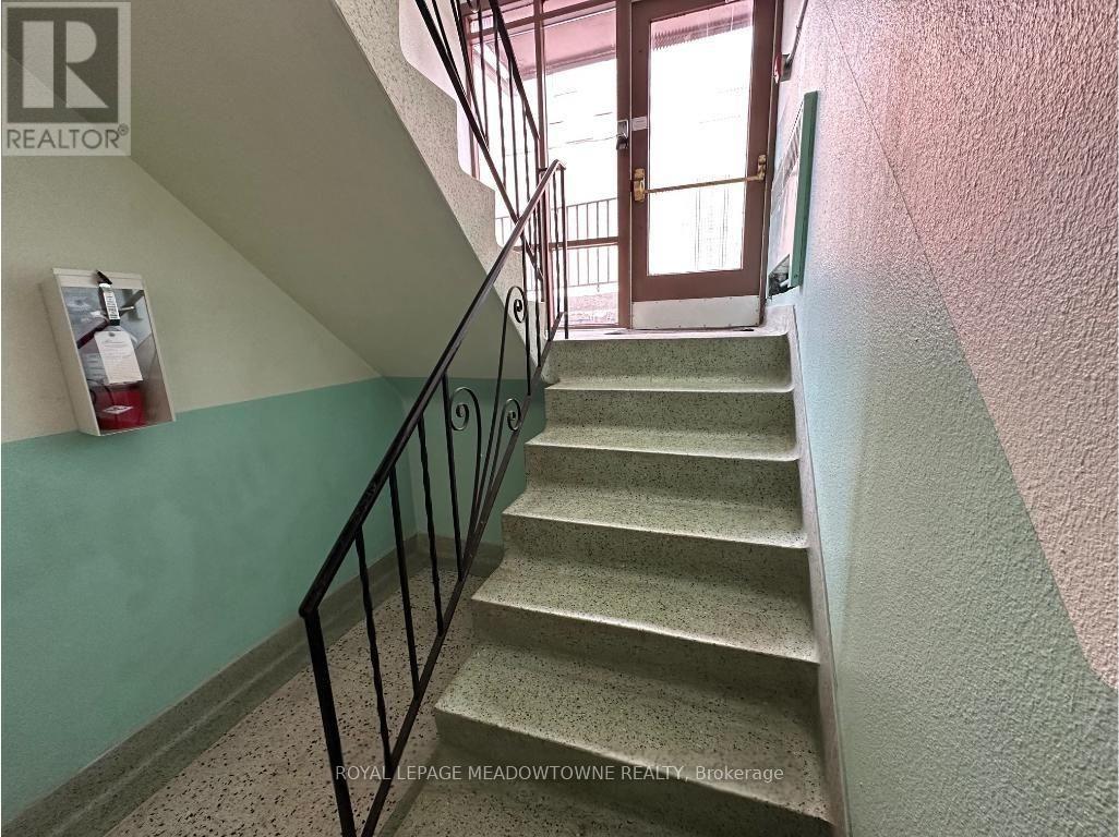 2 - 981 Mohawk Road E, Hamilton, ON