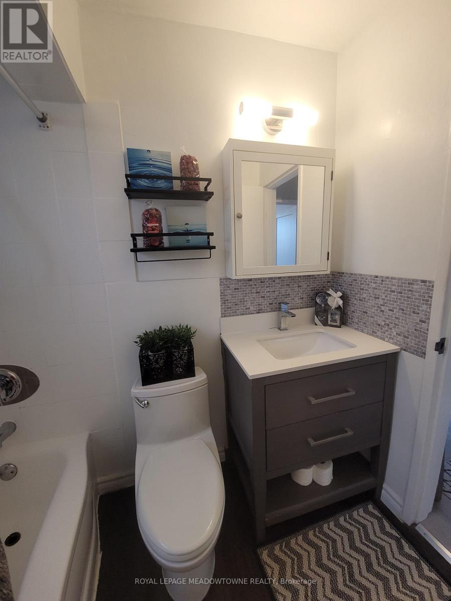 2 - 981 Mohawk Road E, Hamilton, ON