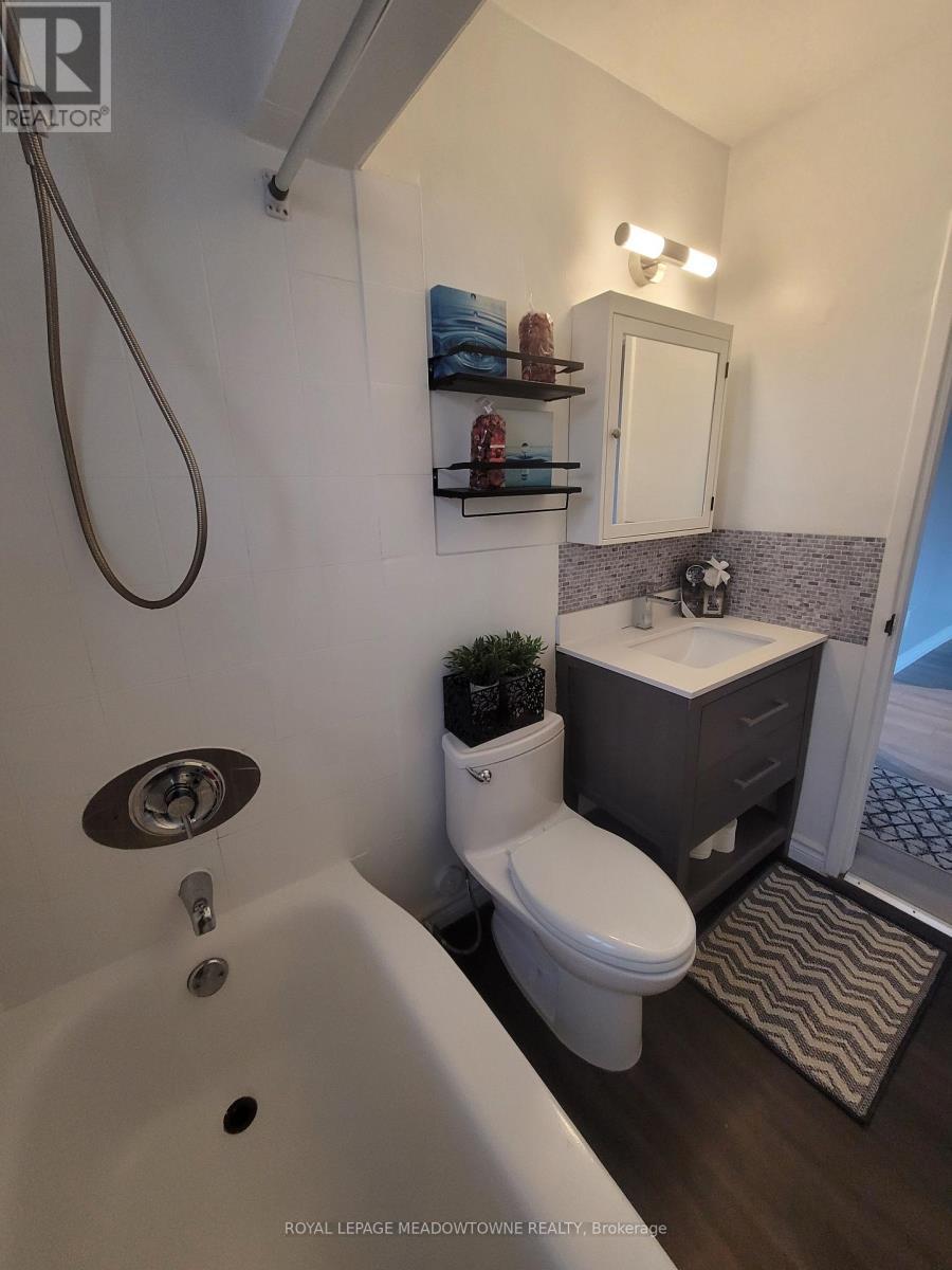 2 - 981 Mohawk Road E, Hamilton, ON