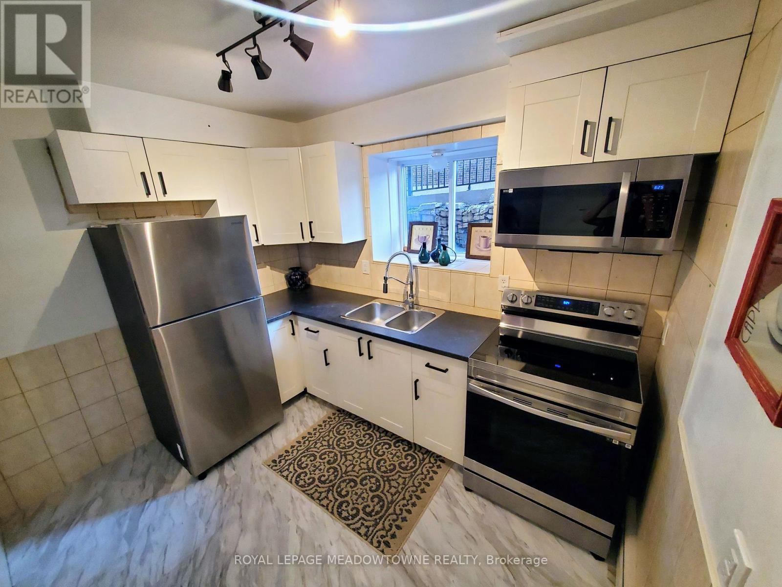 2 - 981 Mohawk Road E, Hamilton, ON