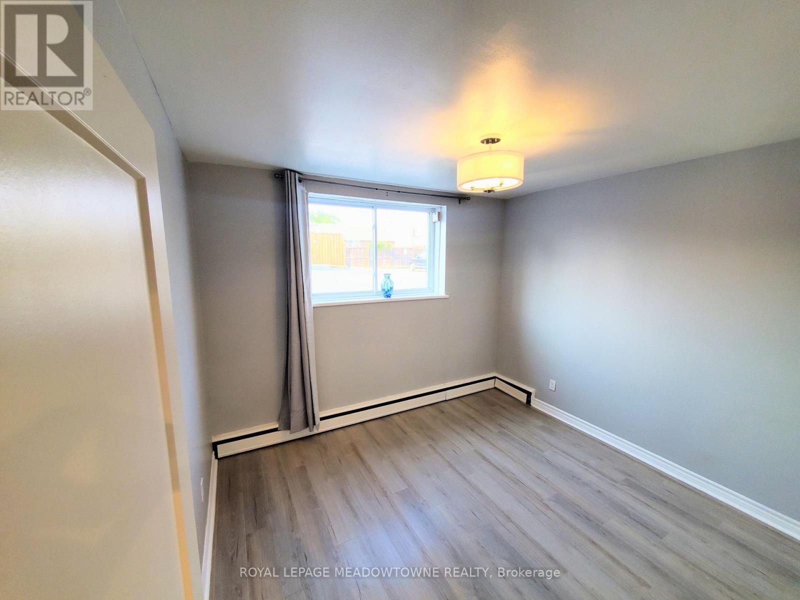 2 - 981 Mohawk Road E, Hamilton, ON