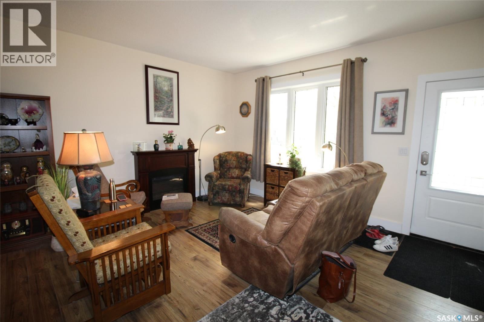 580 1St Street E, Shaunavon, SK