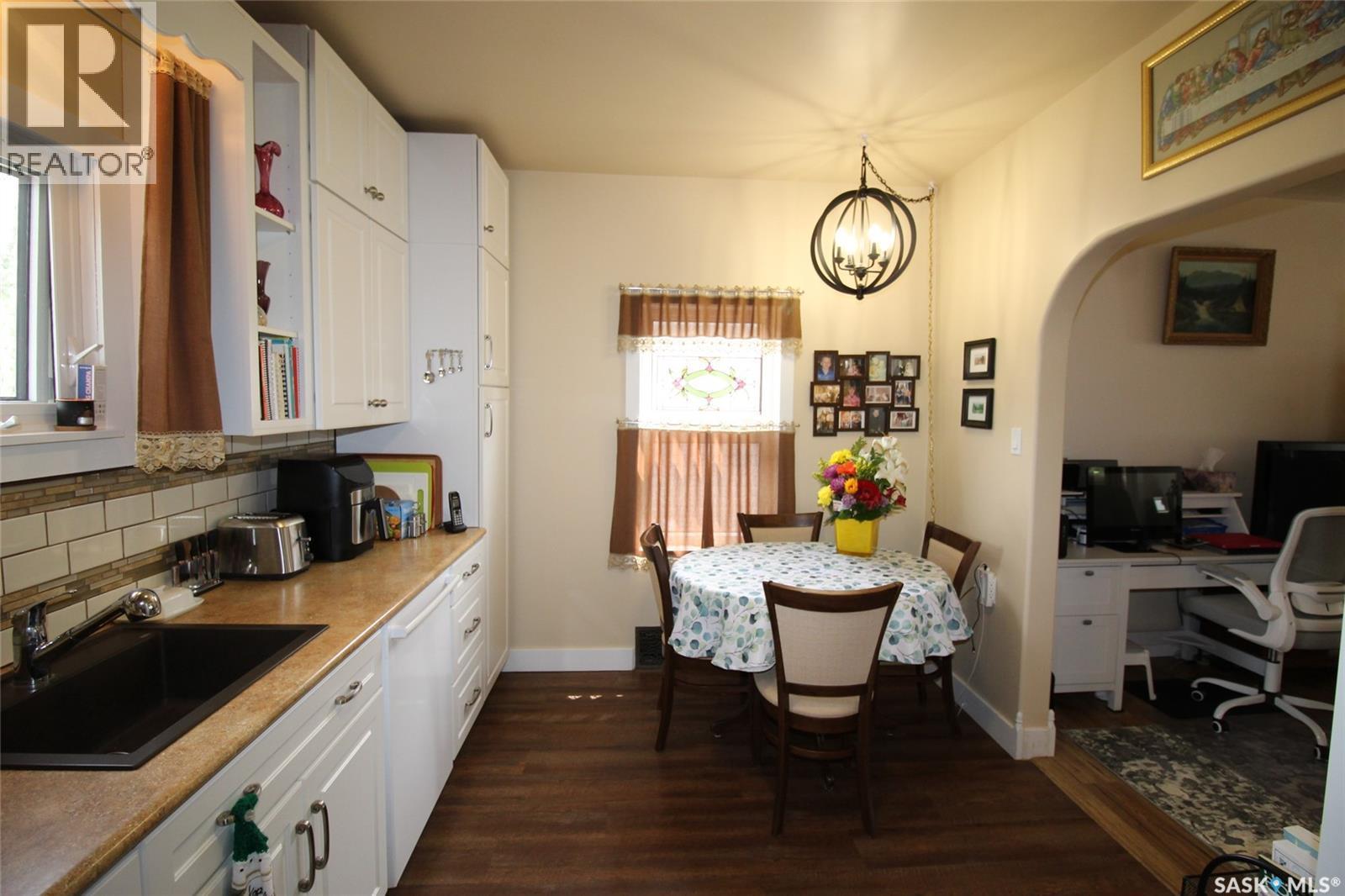 580 1St Street E, Shaunavon, SK