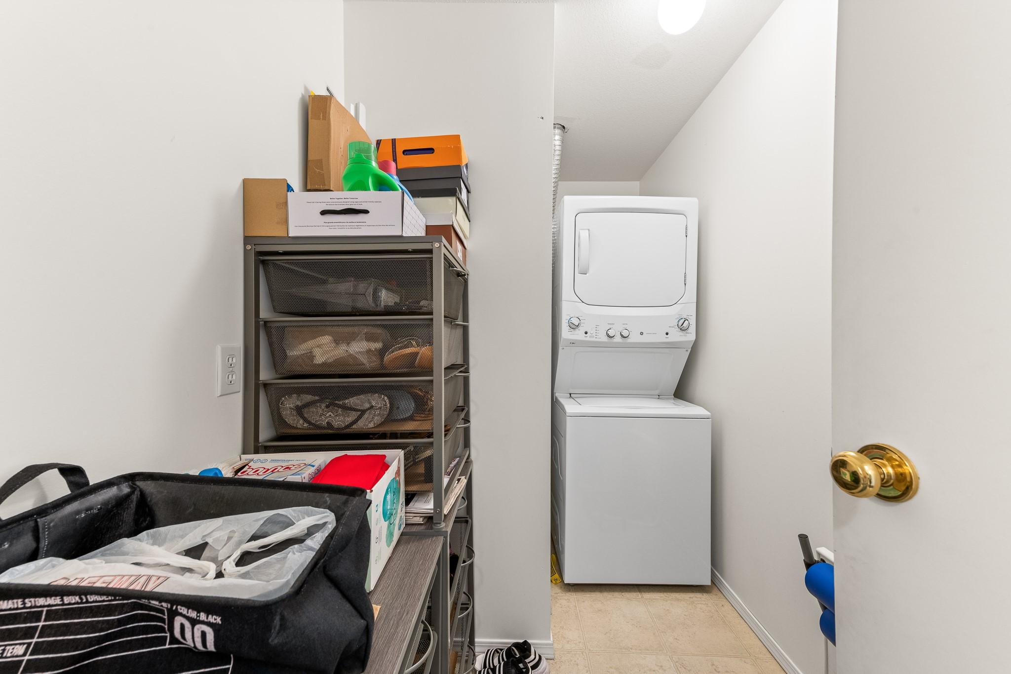 204-914 Vancouver Street, Creston, BC - Indoor Photo Showing Laundry Room