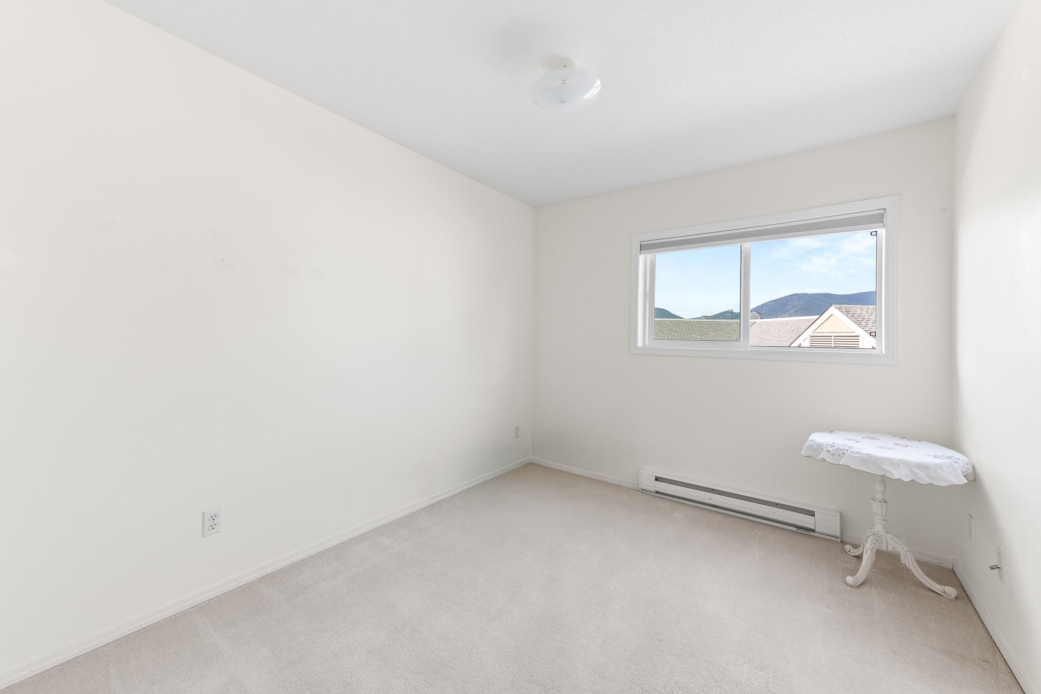 204-914 Vancouver Street, Creston, BC - Indoor Photo Showing Other Room