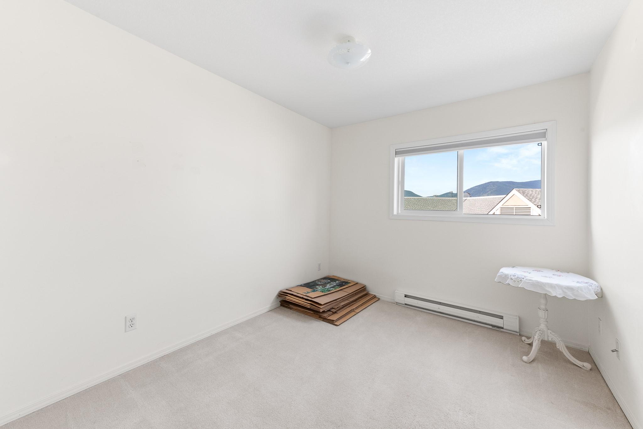 204-914 Vancouver Street, Creston, BC - Indoor Photo Showing Other Room