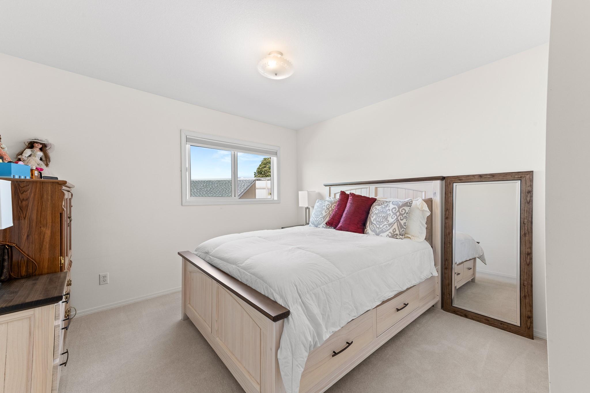 204-914 Vancouver Street, Creston, BC - Indoor Photo Showing Bedroom
