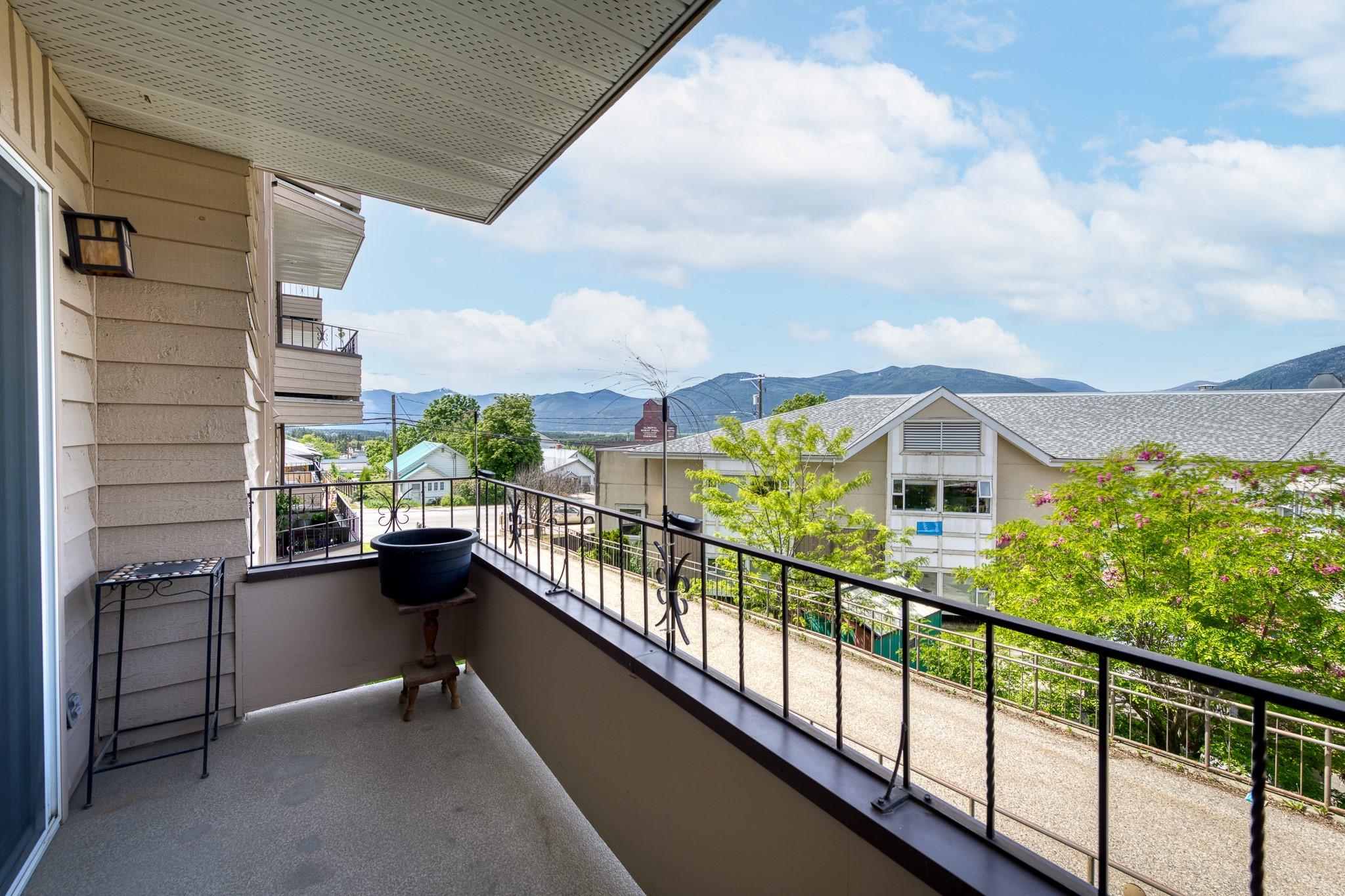 204-914 Vancouver Street, Creston, BC - Outdoor With Exterior