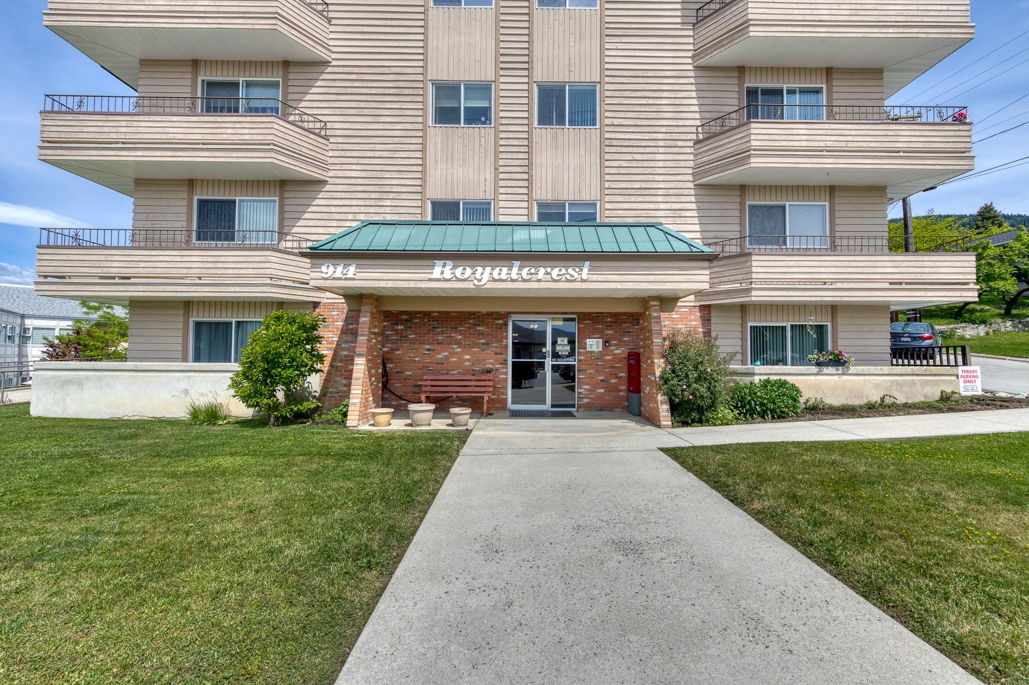 204-914 Vancouver Street, Creston, BC - Outdoor With Facade
