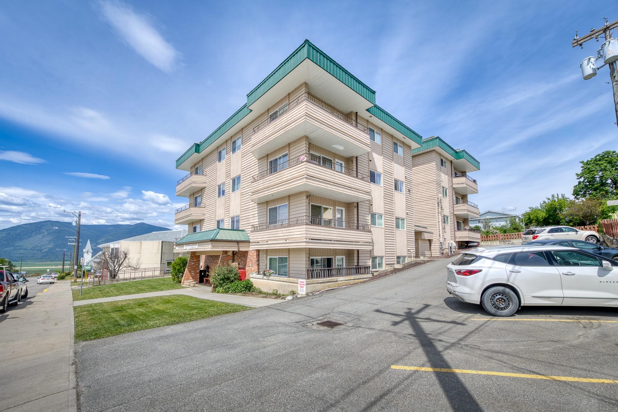 204-914 Vancouver Street, Creston, BC - Outdoor