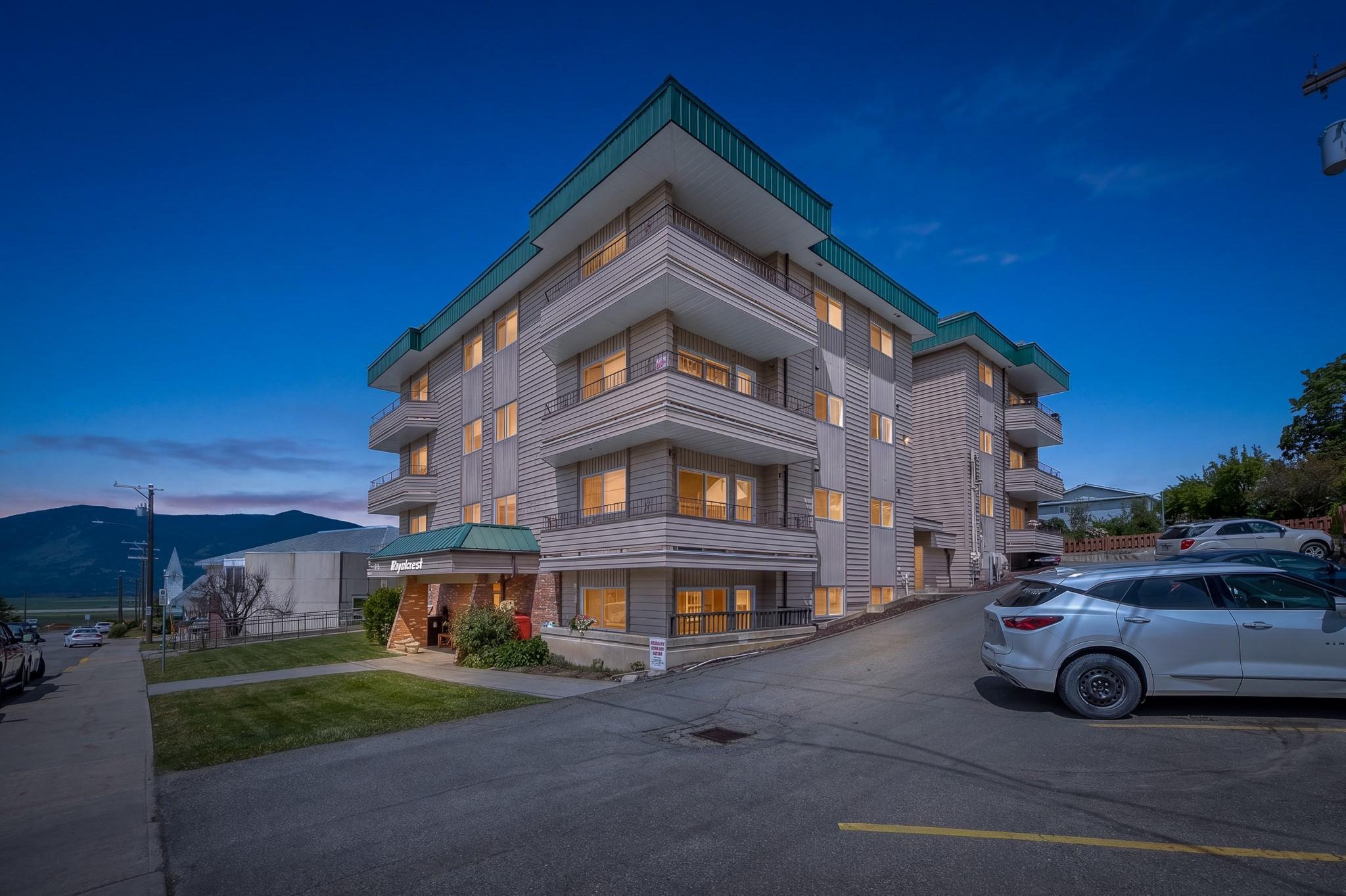 204-914 Vancouver Street, Creston, BC - Outdoor With Facade