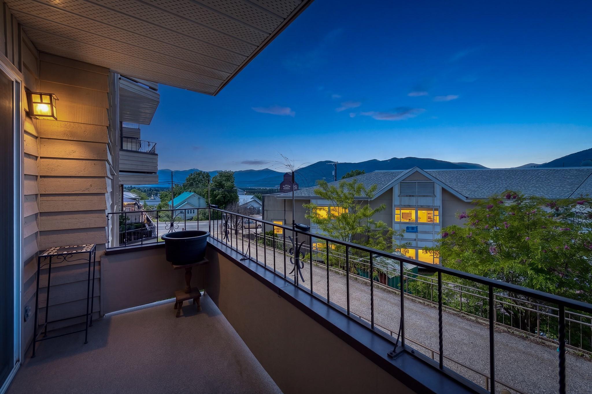 204-914 Vancouver Street, Creston, BC - Outdoor With Exterior