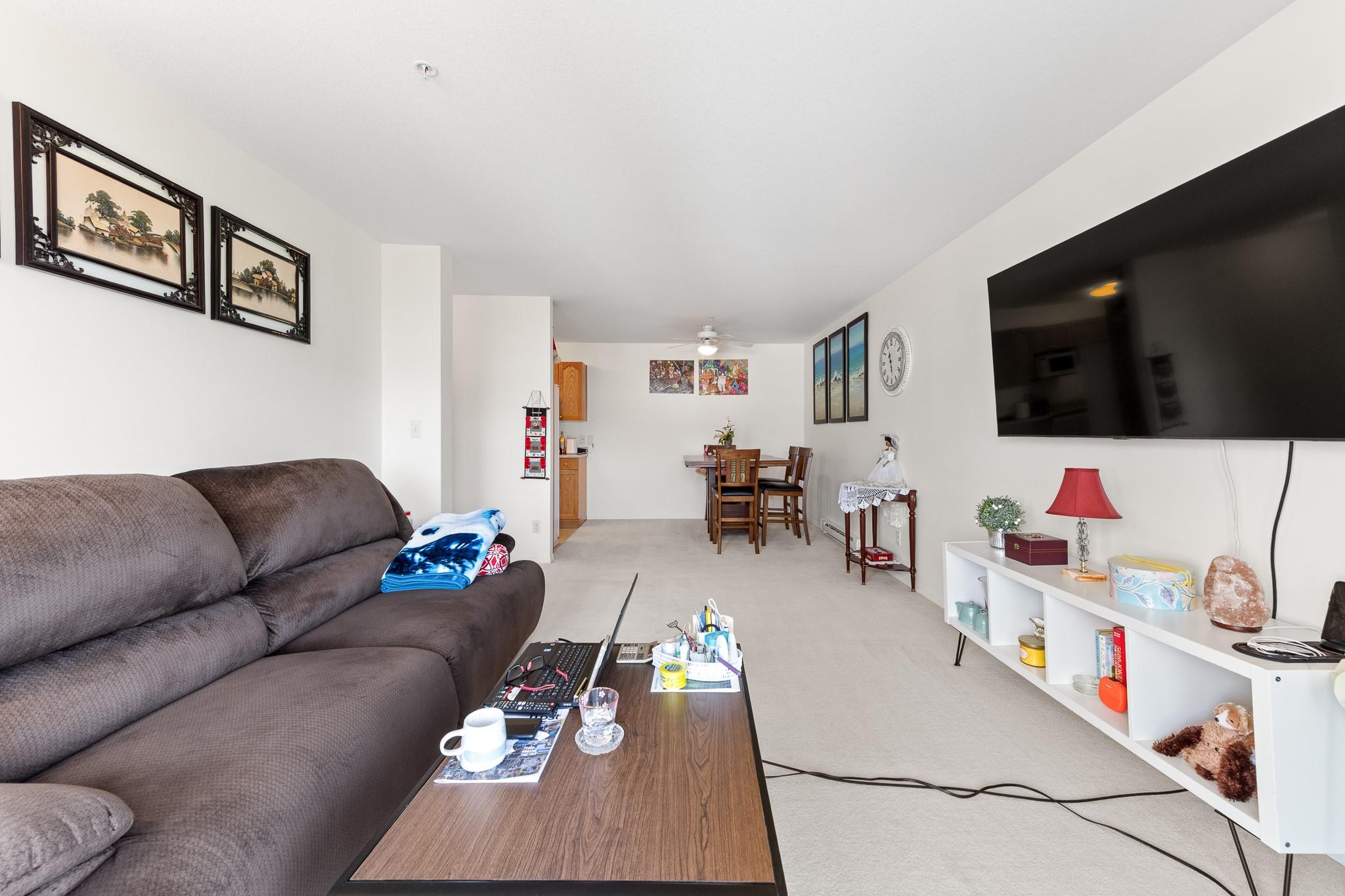 204-914 Vancouver Street, Creston, BC - Indoor Photo Showing Living Room
