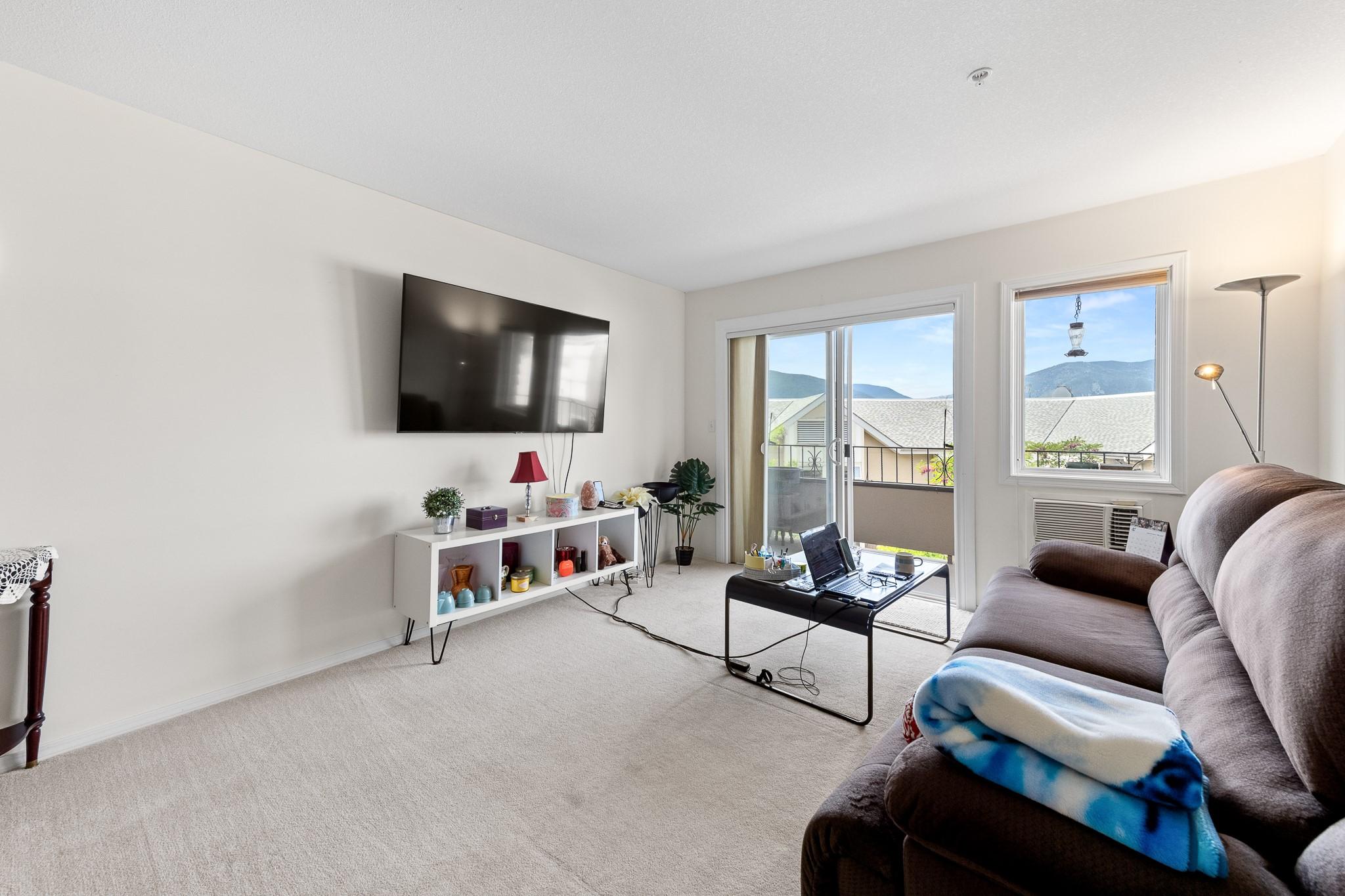 204-914 Vancouver Street, Creston, BC - Indoor Photo Showing Other Room