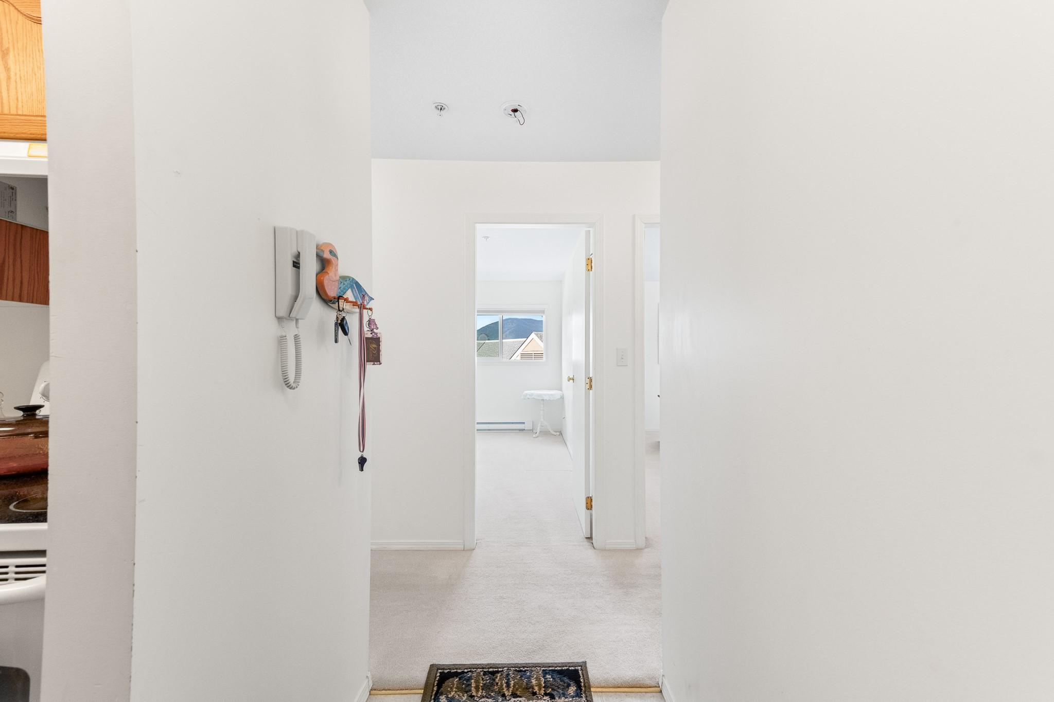 204-914 Vancouver Street, Creston, BC - Indoor Photo Showing Other Room
