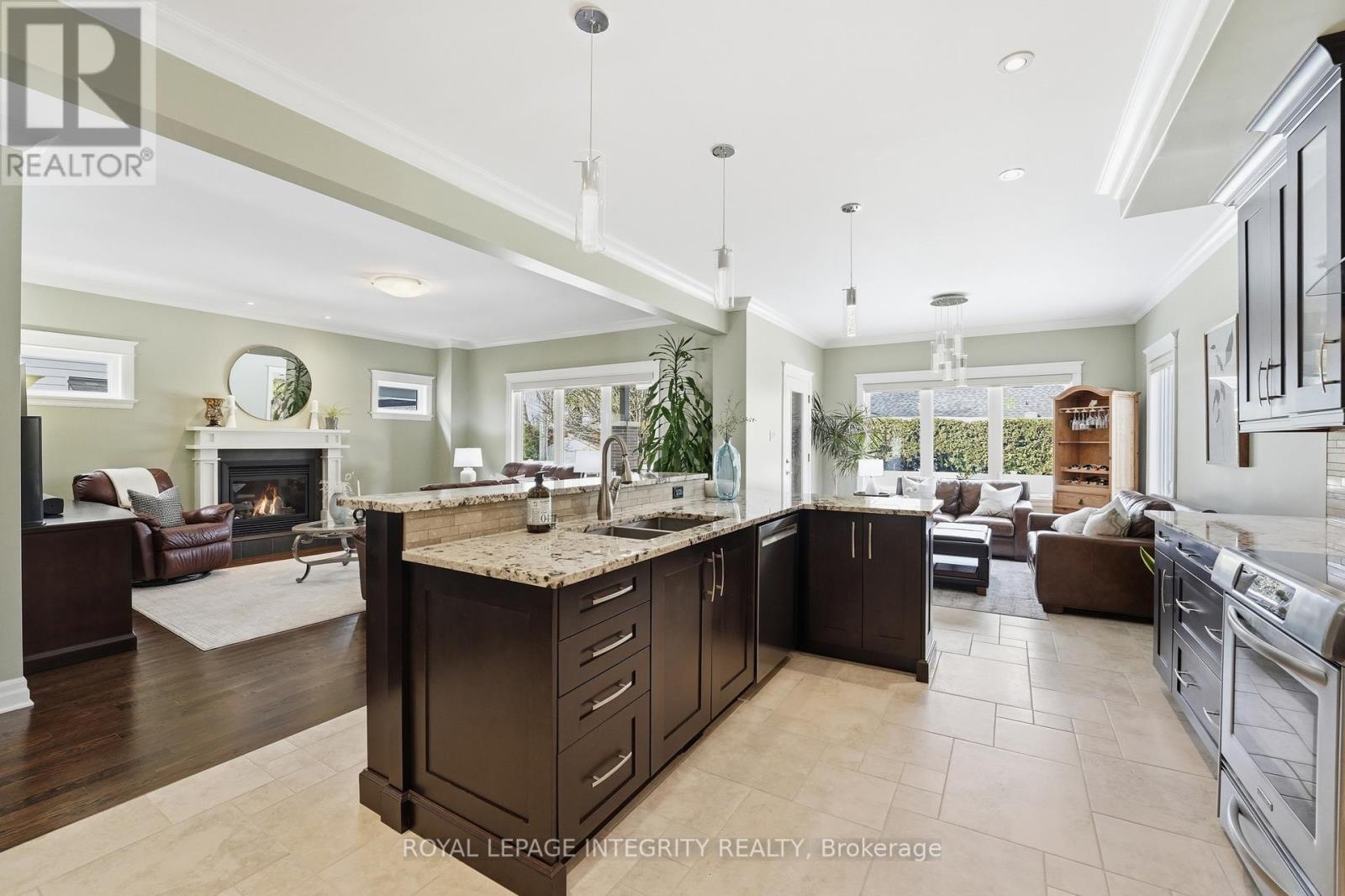 476 Ancaster Avenue, Ottawa, ON