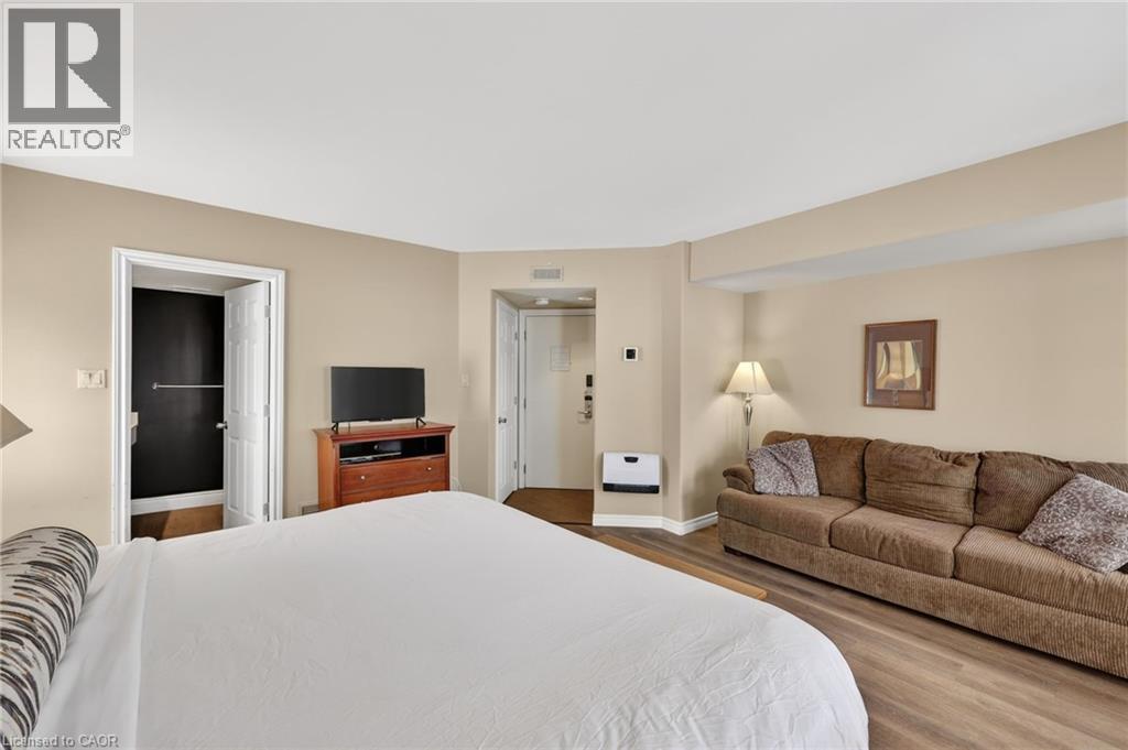 Bedroom featuring dark wood-style floors and baseboards - 90 Highland Drive Unit# 2014/15, Simcoe, ON