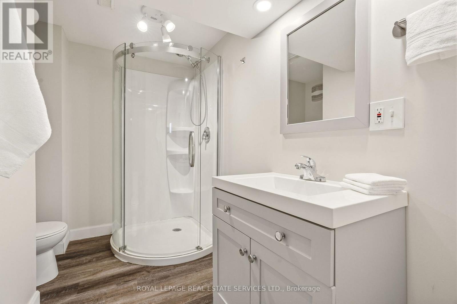 3-piece Bathroom - 3454 Oakglade Crescent, Mississauga, ON