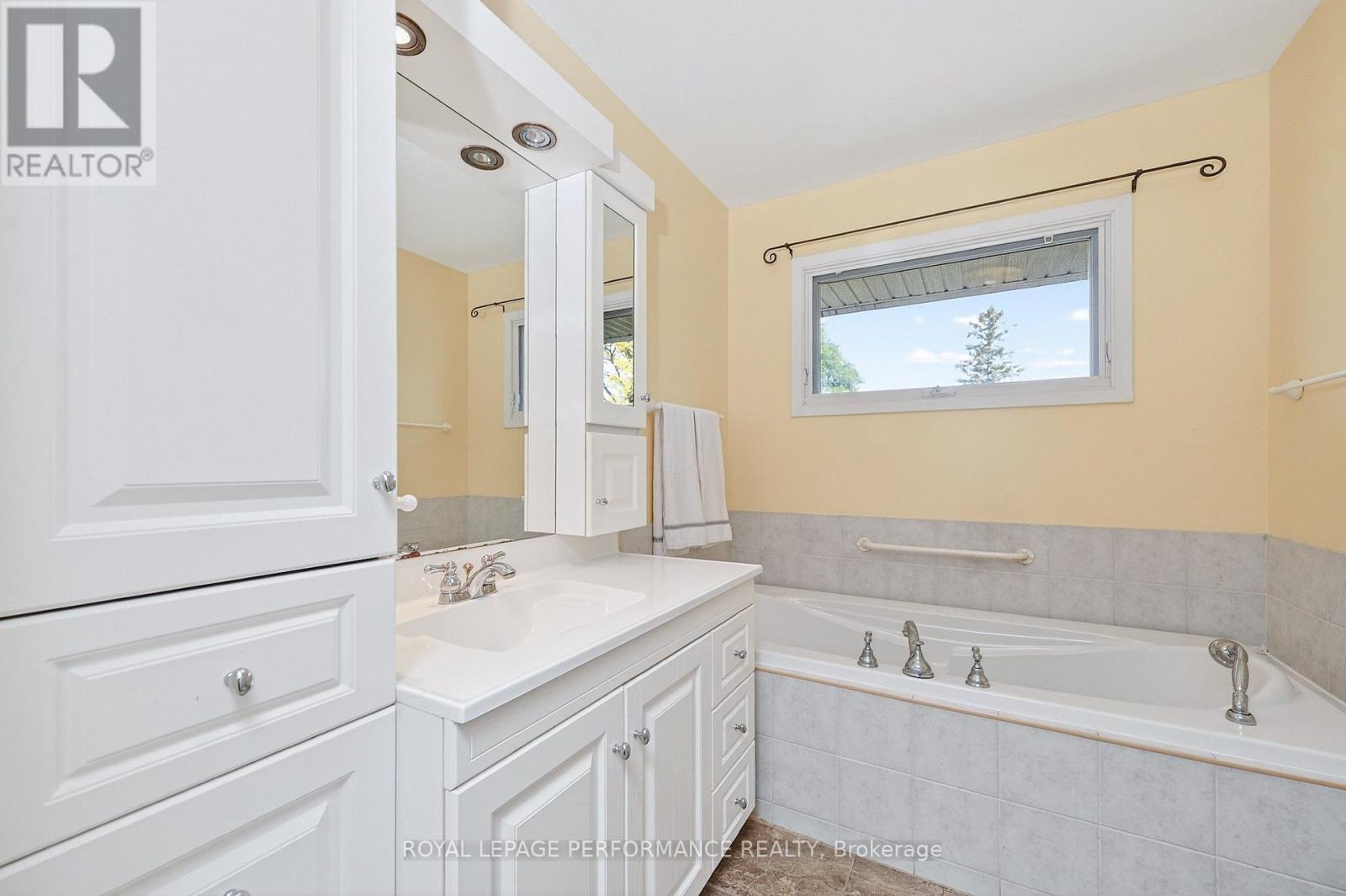 Primary ensuite - 1799 Dorset Drive, Ottawa, ON