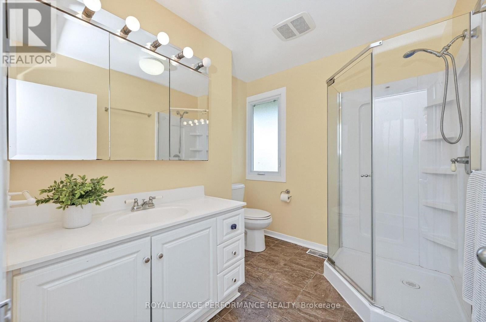 Second floor bathroom - 1799 Dorset Drive, Ottawa, ON