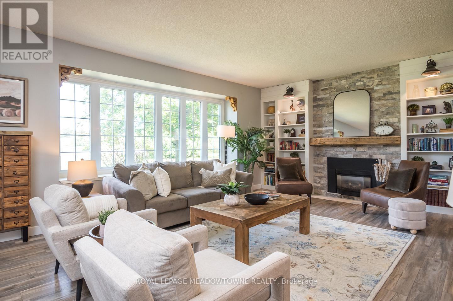 Large windows & lots of natural light - 11276 Amos Drive, Milton, ON