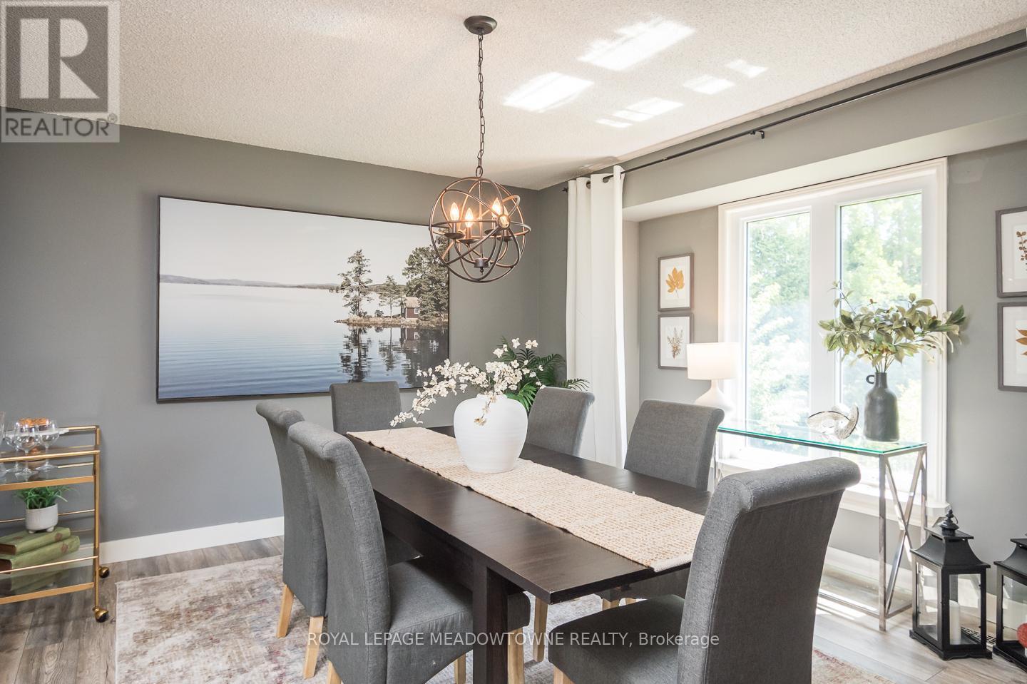 Perfect place for large family meals - 11276 Amos Drive, Milton, ON