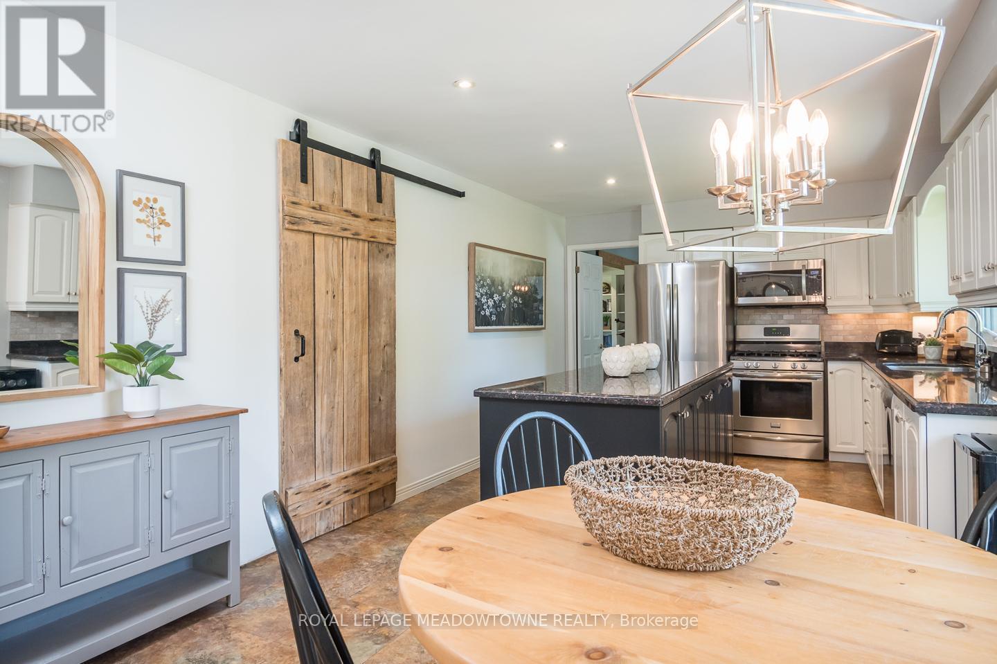 Walk in pantry with reclaimed barn door - 11276 Amos Drive, Milton, ON
